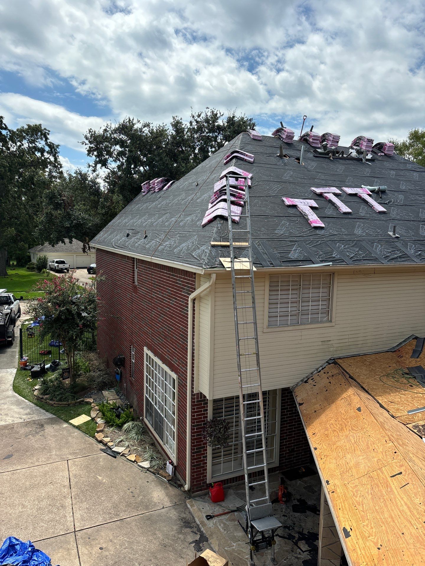 Residential Roofing Installation using Owen's Corning Duration (Lifetime) Shingles by Roof Repair Company