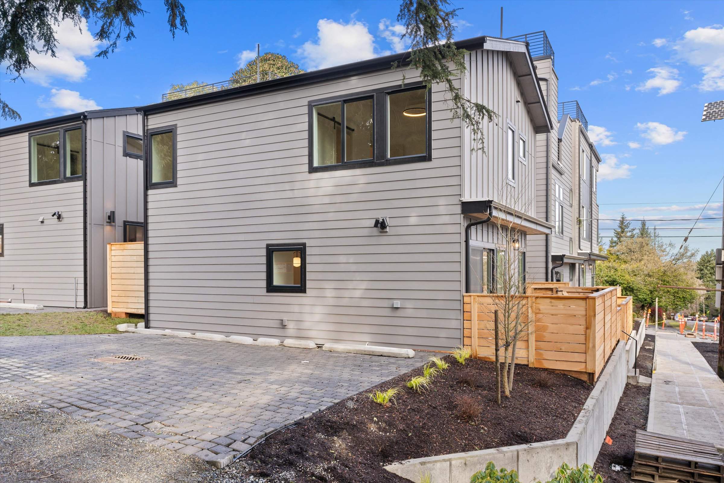 Maple Leaf 6-unit new construction by LinMak Construction