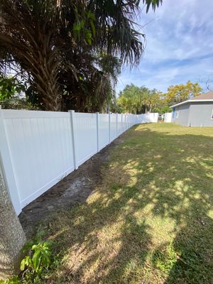 Bradenton, FL 6 ft. Tall White Vinyl Privacy Fence 