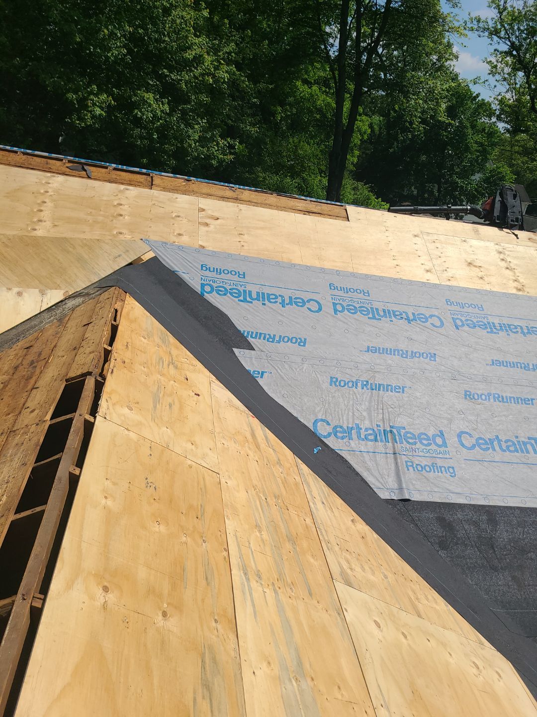 Arlington: CertainTeed Landmark Pro Designer Shingles in Max Def Pewter by RM Banning, Inc.