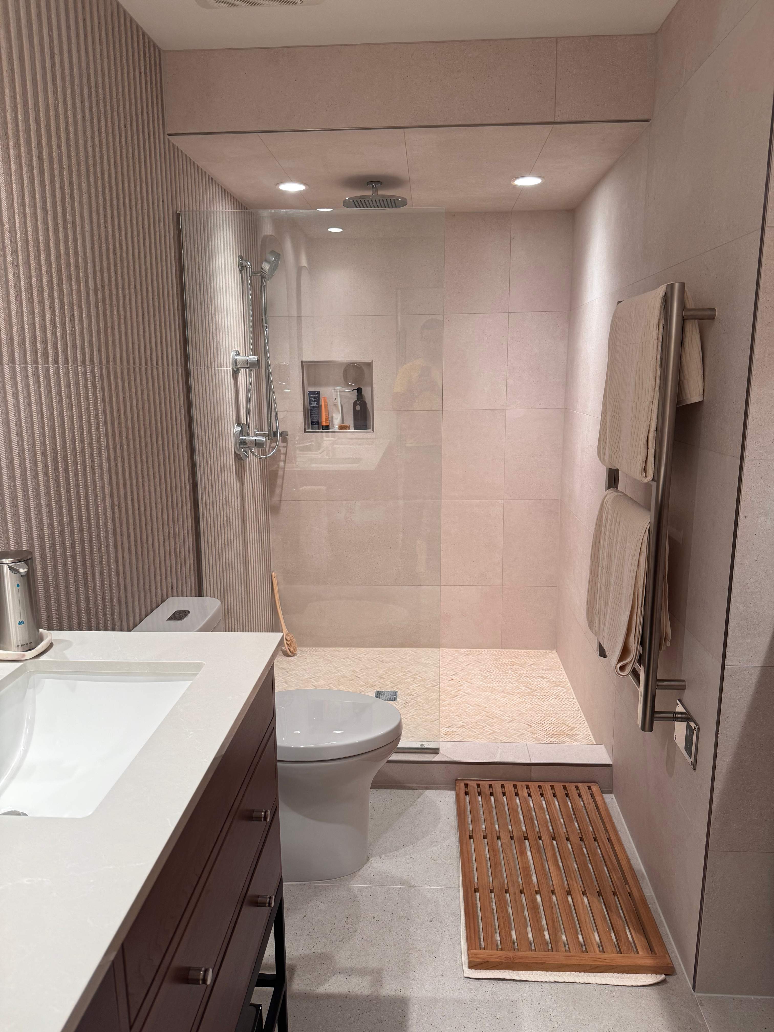 Two bathrooms renovation by Prudencio