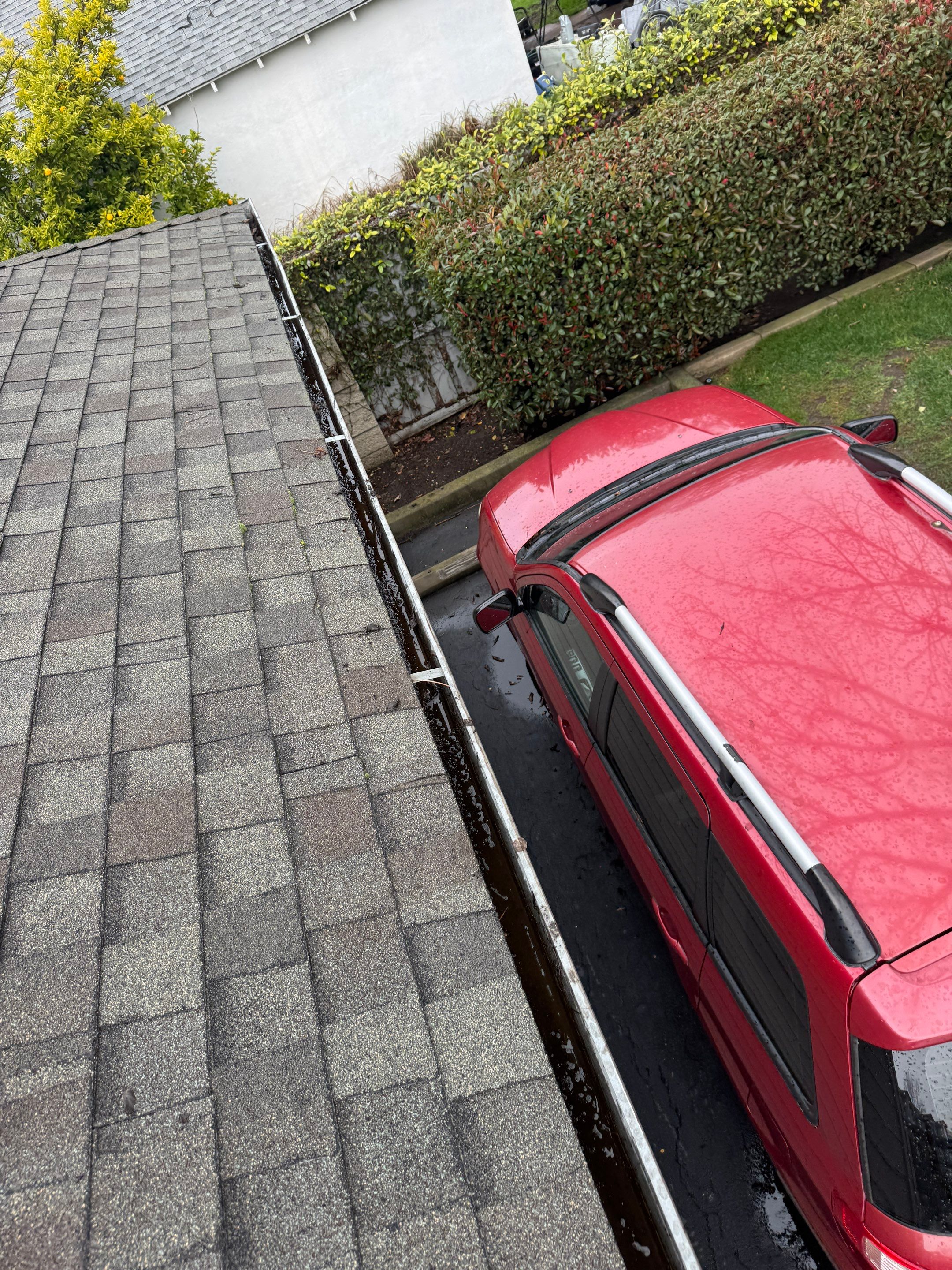 Commercial gutter cleaning Stockton, CA after photo with clean gutters