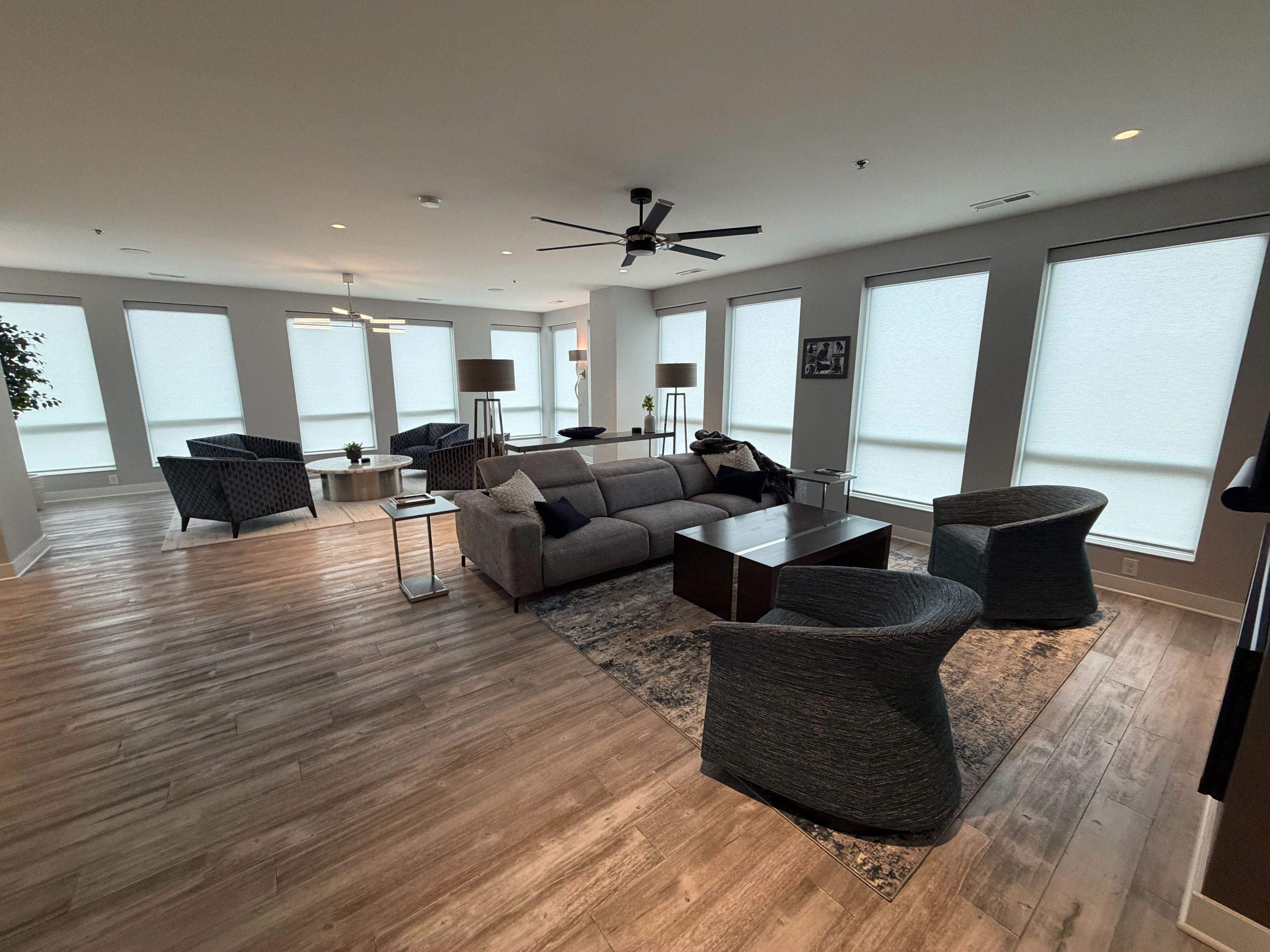 Bridge Park Penthouse: Control4 Integration of 46 Shades by Connesso