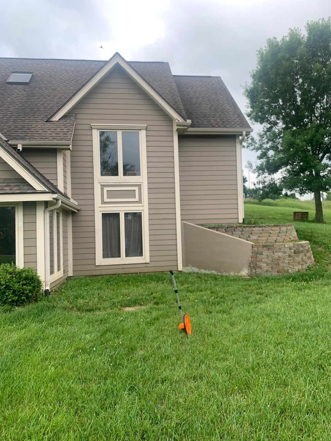 Siding Installation using Craneboard in Liberty Mo  by EEC  Windows, Siding & Roofing 