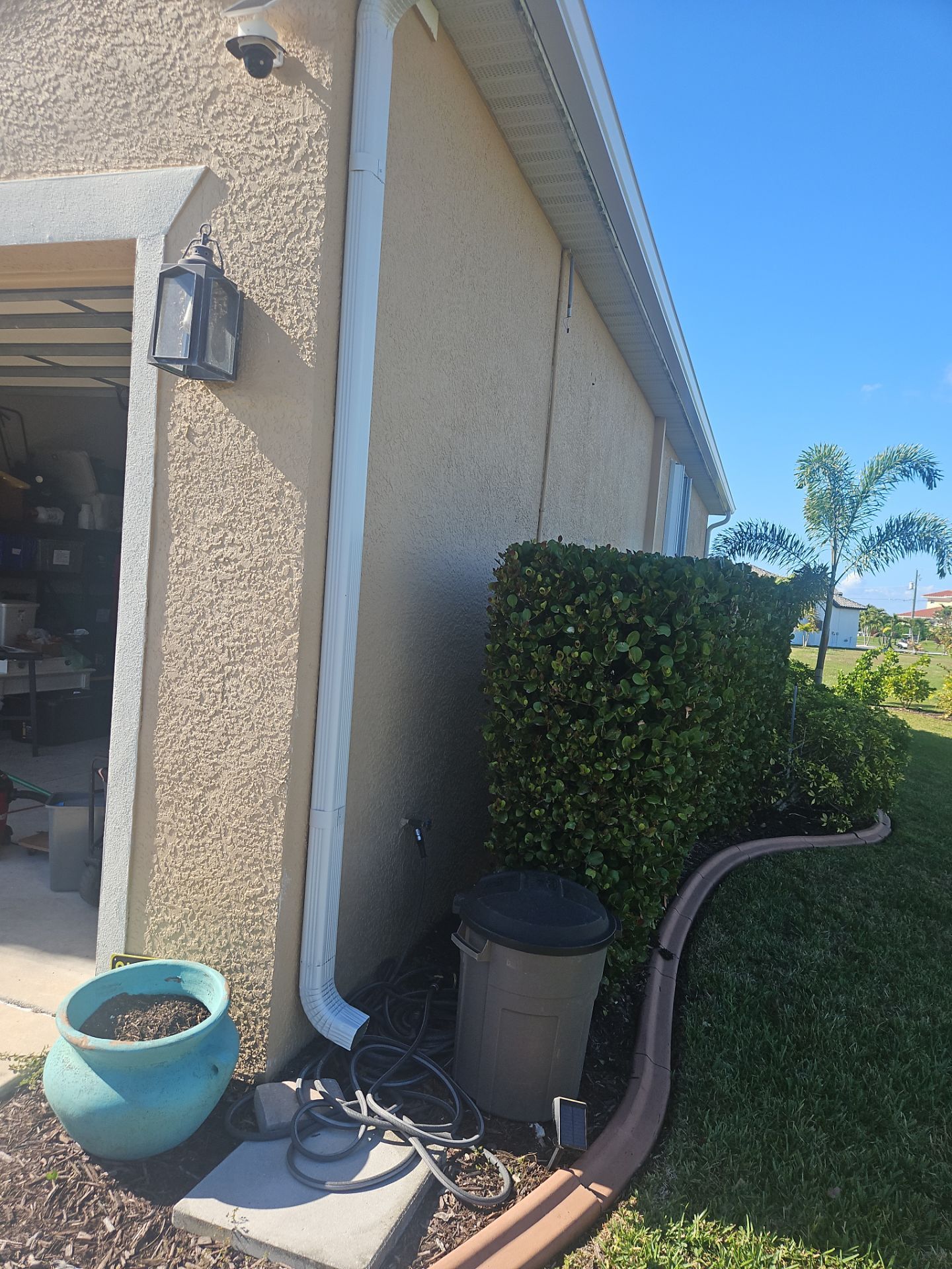 White 6 Inch Seamless Gutters using K-Style Seamless Gutters in Punta Gorda FL by Gutter Professors