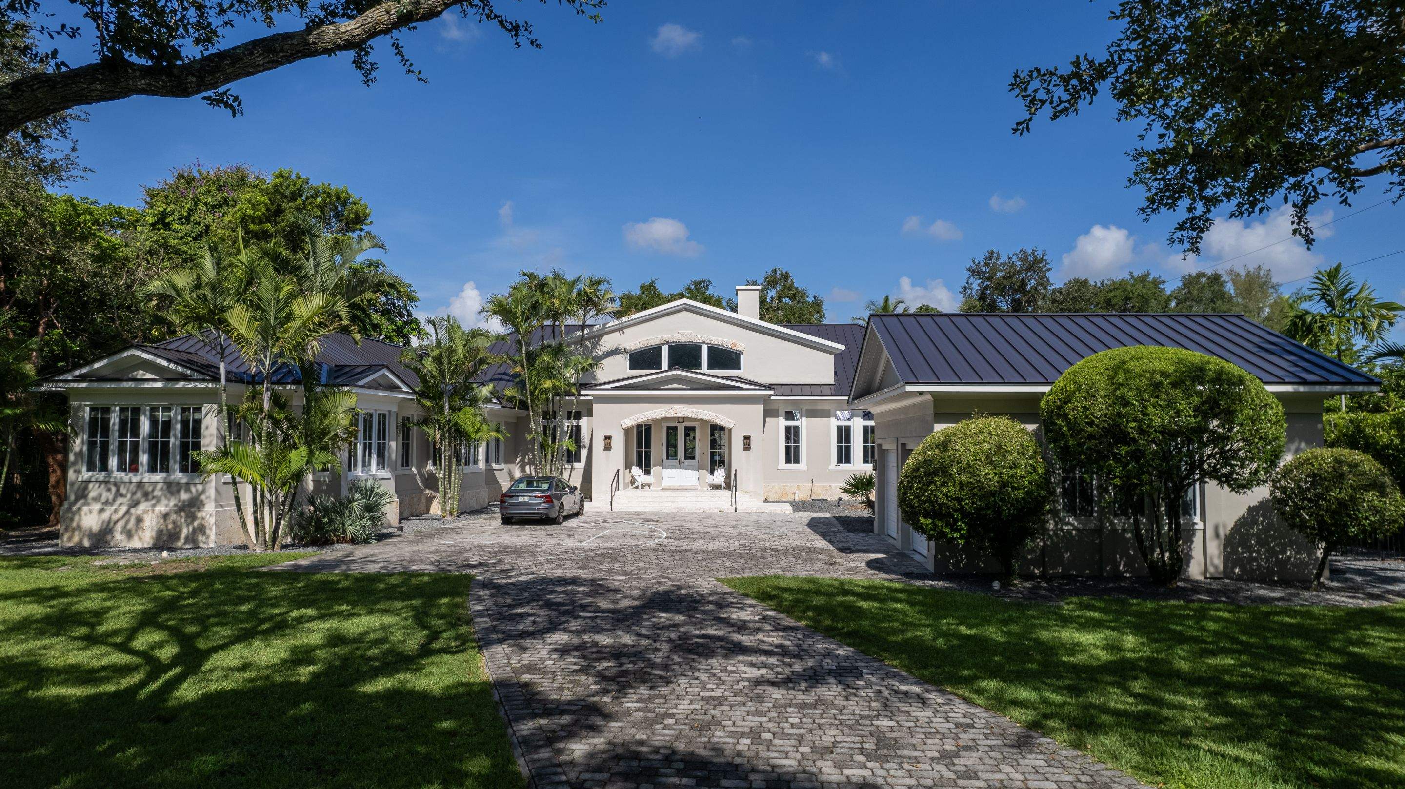 Metal Roof - Galvalume - Dark Bronze by Istueta Roofing