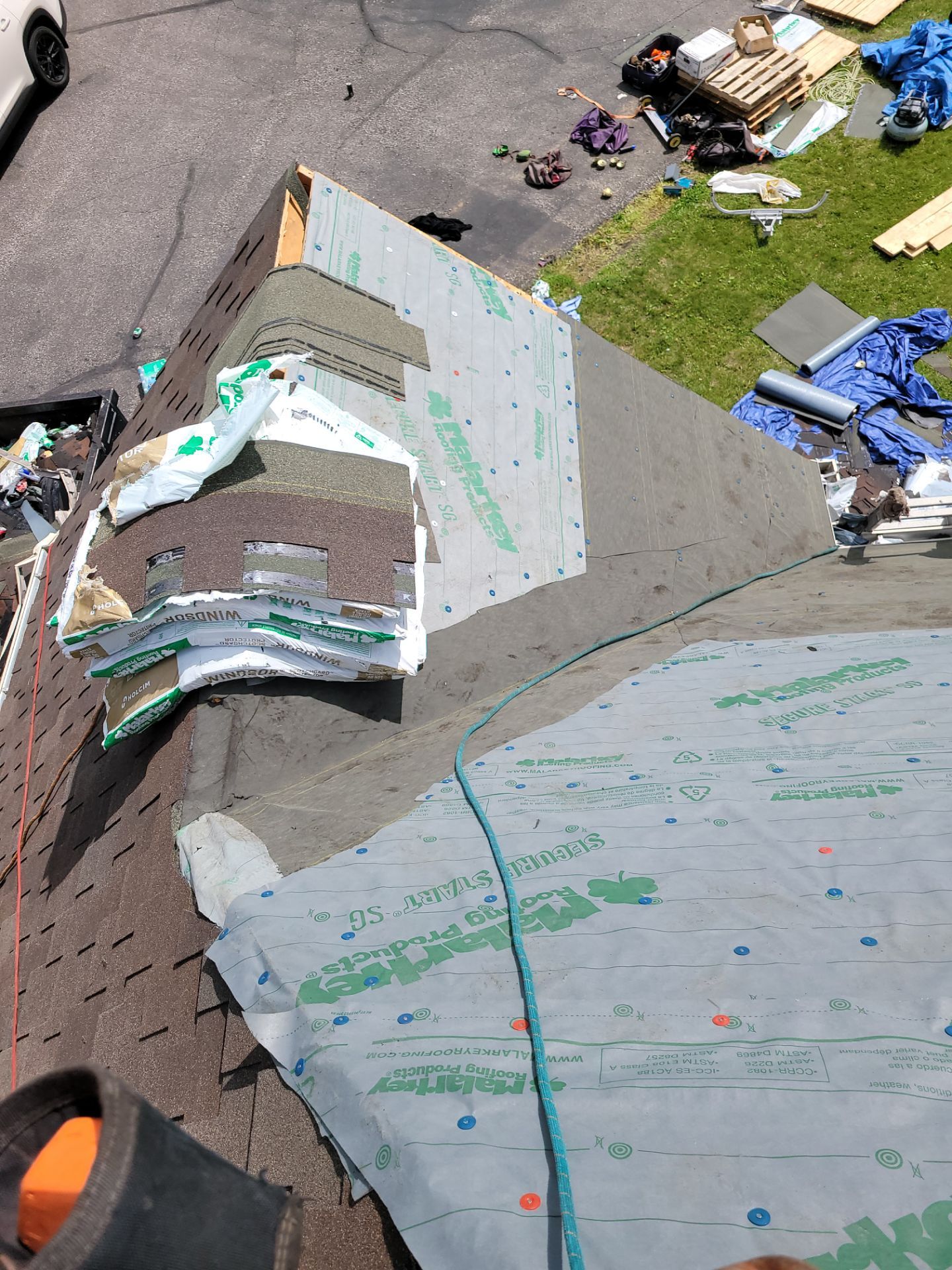 Windsor Designer Shingles  by Rhino Roofing LLC