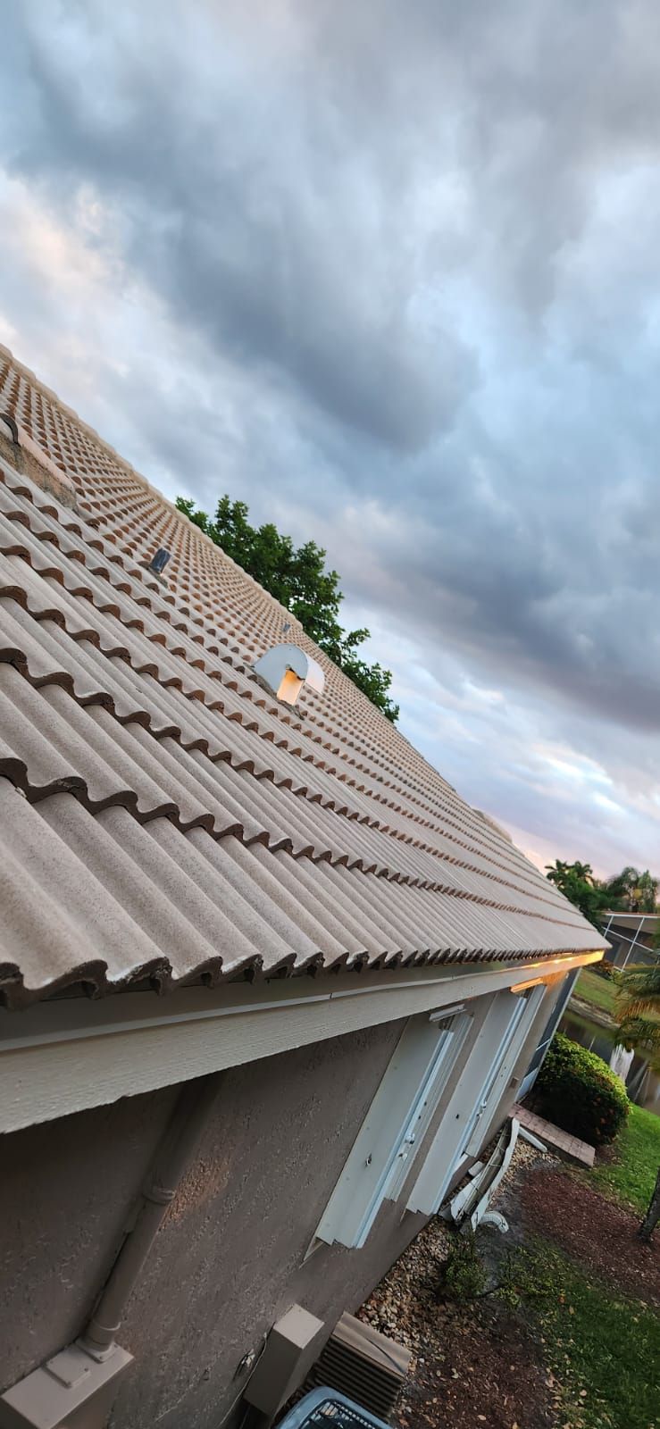Tile Roof Replacement in Boca Raton – Expert Craftsmanship & Fast Turnaround by Aastro Roofing