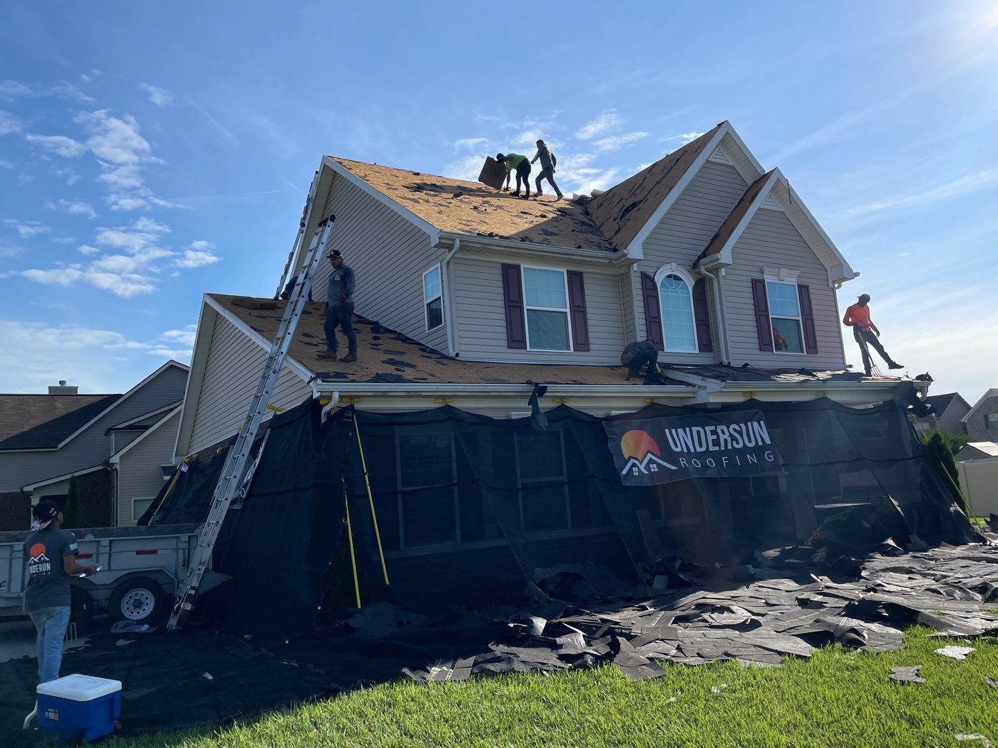 Residential Roofing Installation using Owens Corning Oakridge Roofing System by Undersun Roofing 