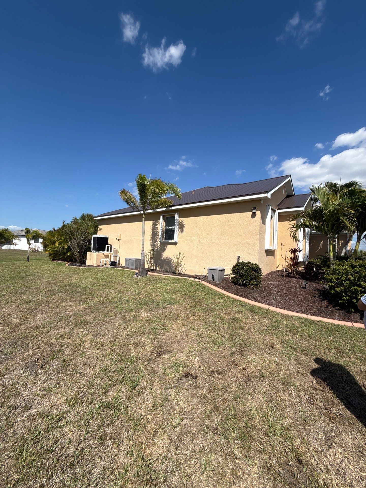 White 6 Inch Seamless Gutters using K-Style Seamless Gutters in Punta Gorda FL by Gutter Professors