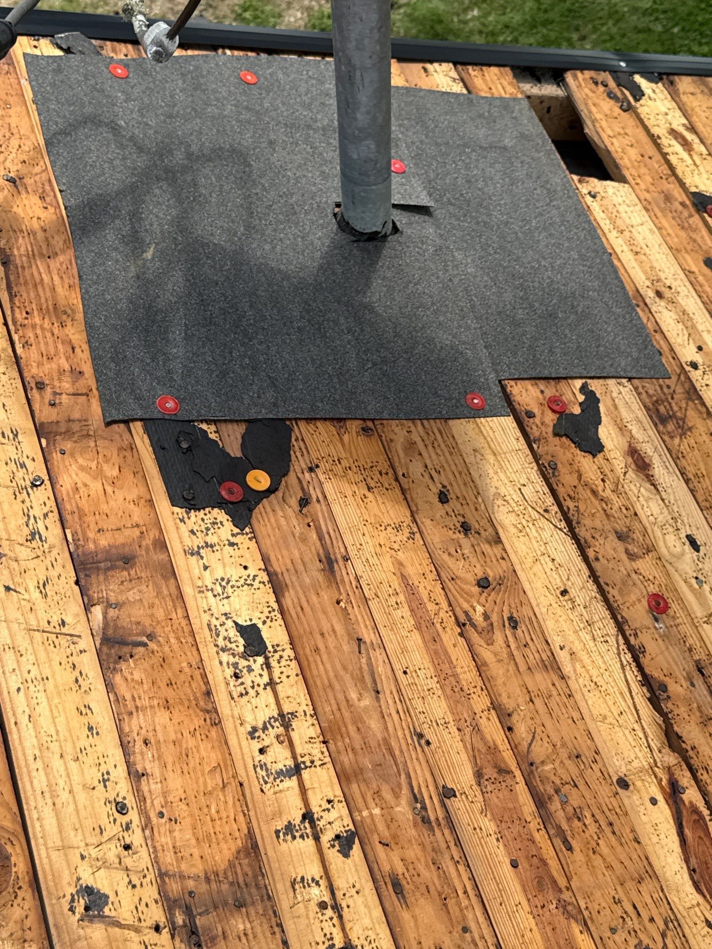 Roof Replacement louise by Roof Repair Company
