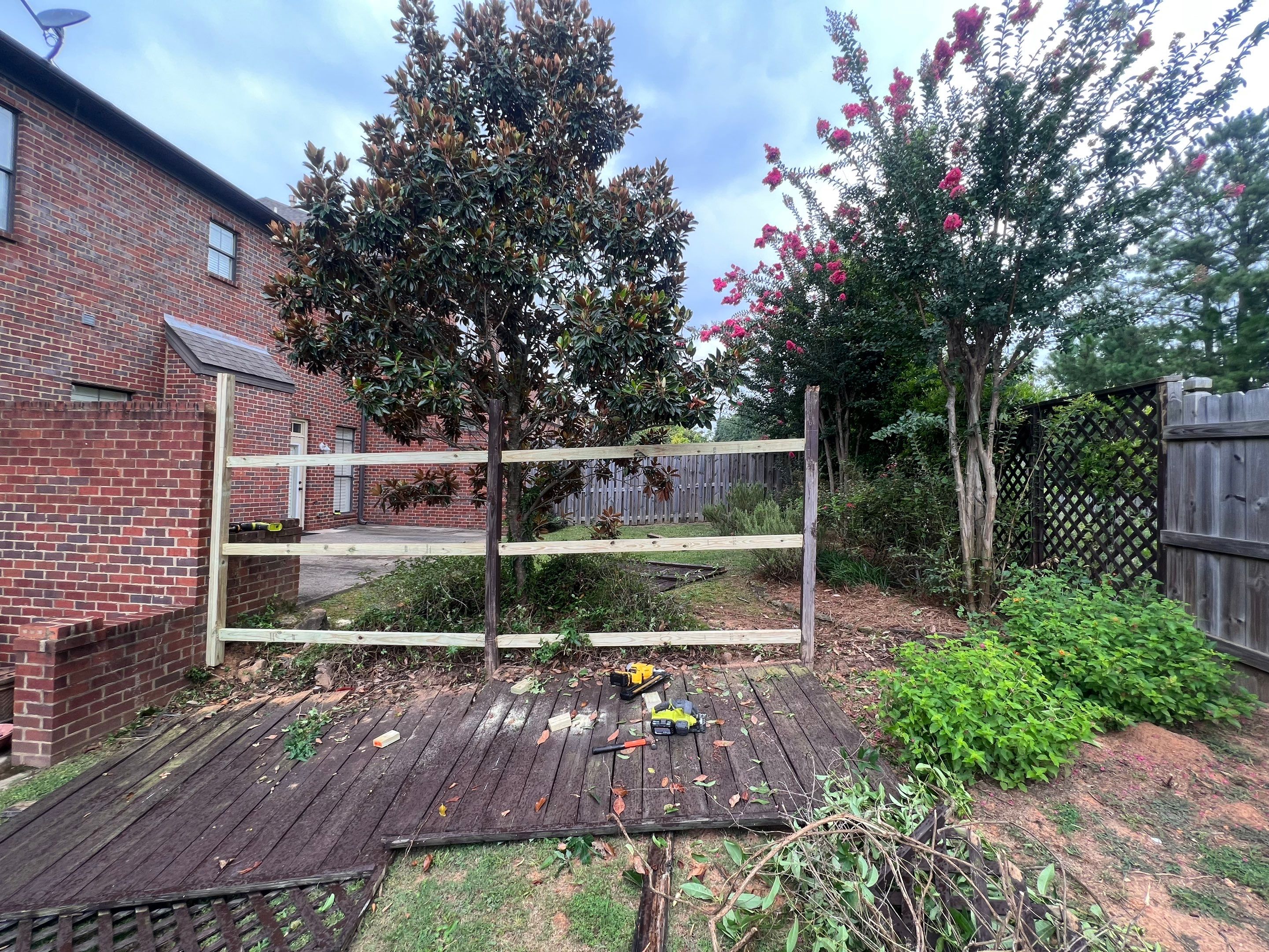 Lake Crest - Fence by Pillar and Pine