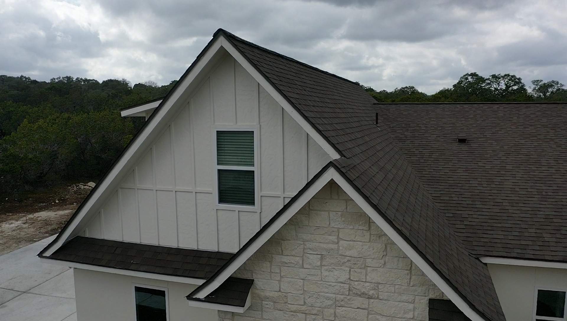 New Home Construction using Owens Corning 30 year Architectural Shingles by Premier Roofing and Contracting