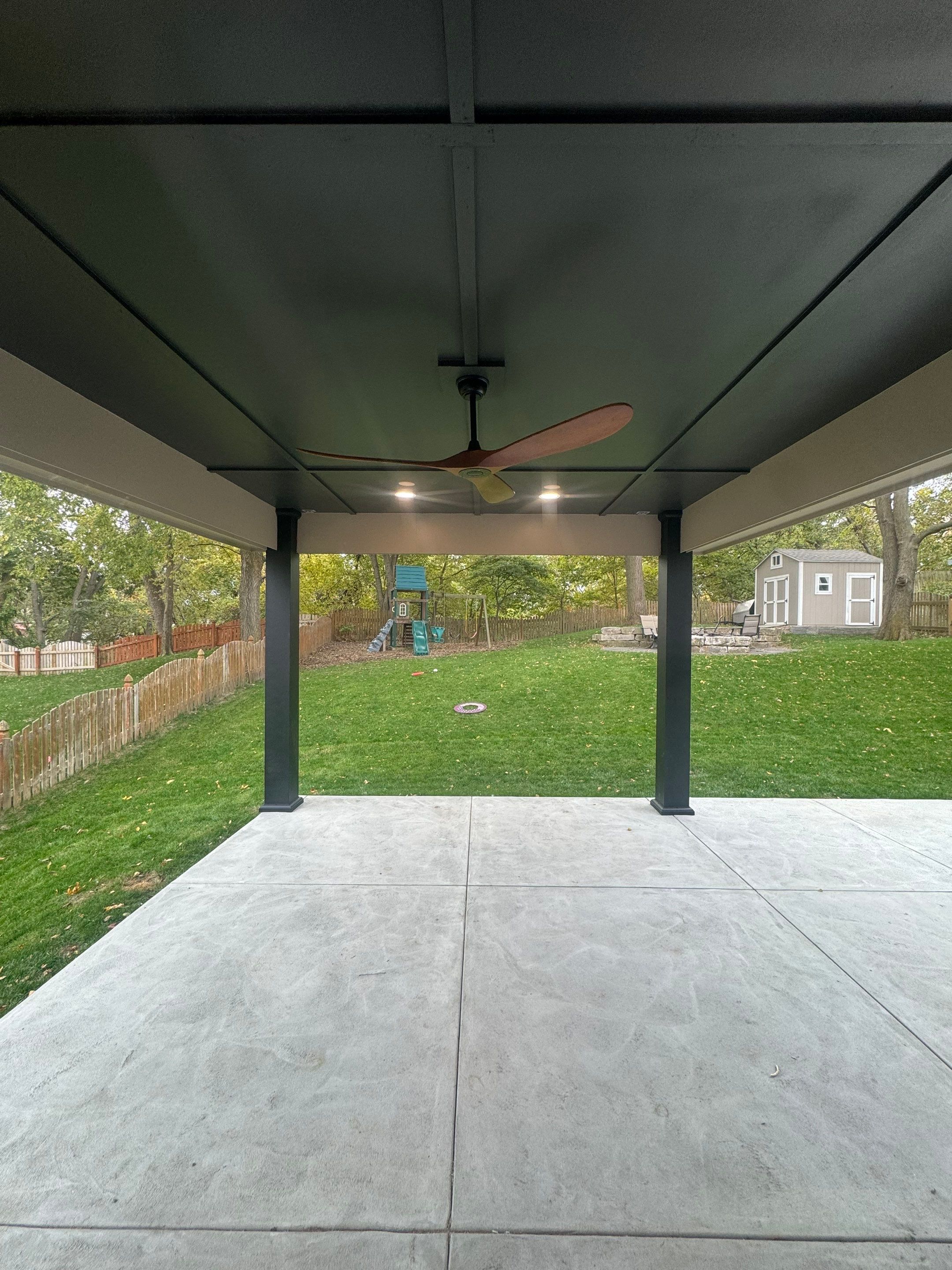Hip roof by EAGLE EYE ENTERPRISES