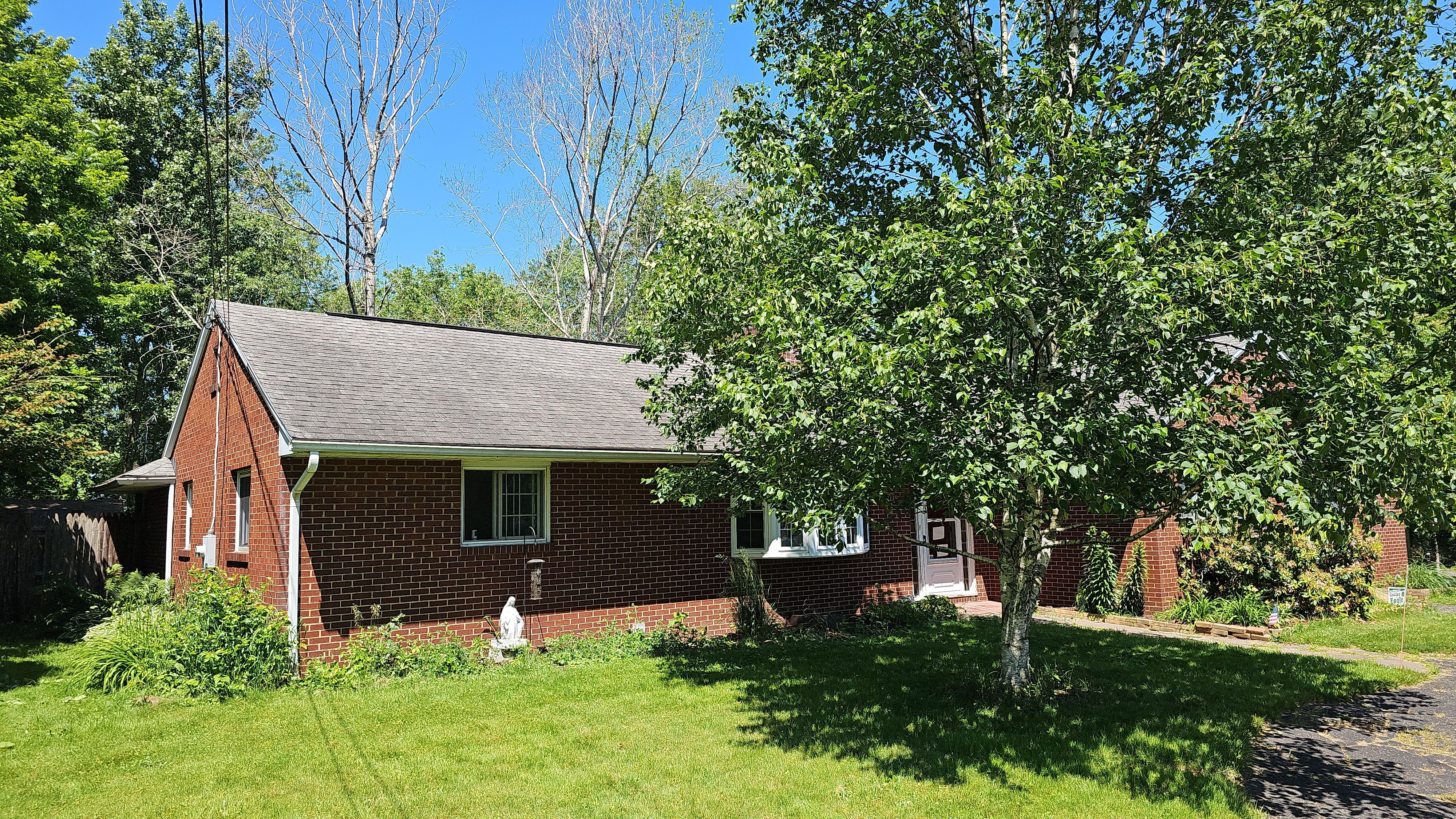 Atlas Pinnacle, Color, Oyster Shell, Drip Edge, Color, White by Eagle Eye Roofing