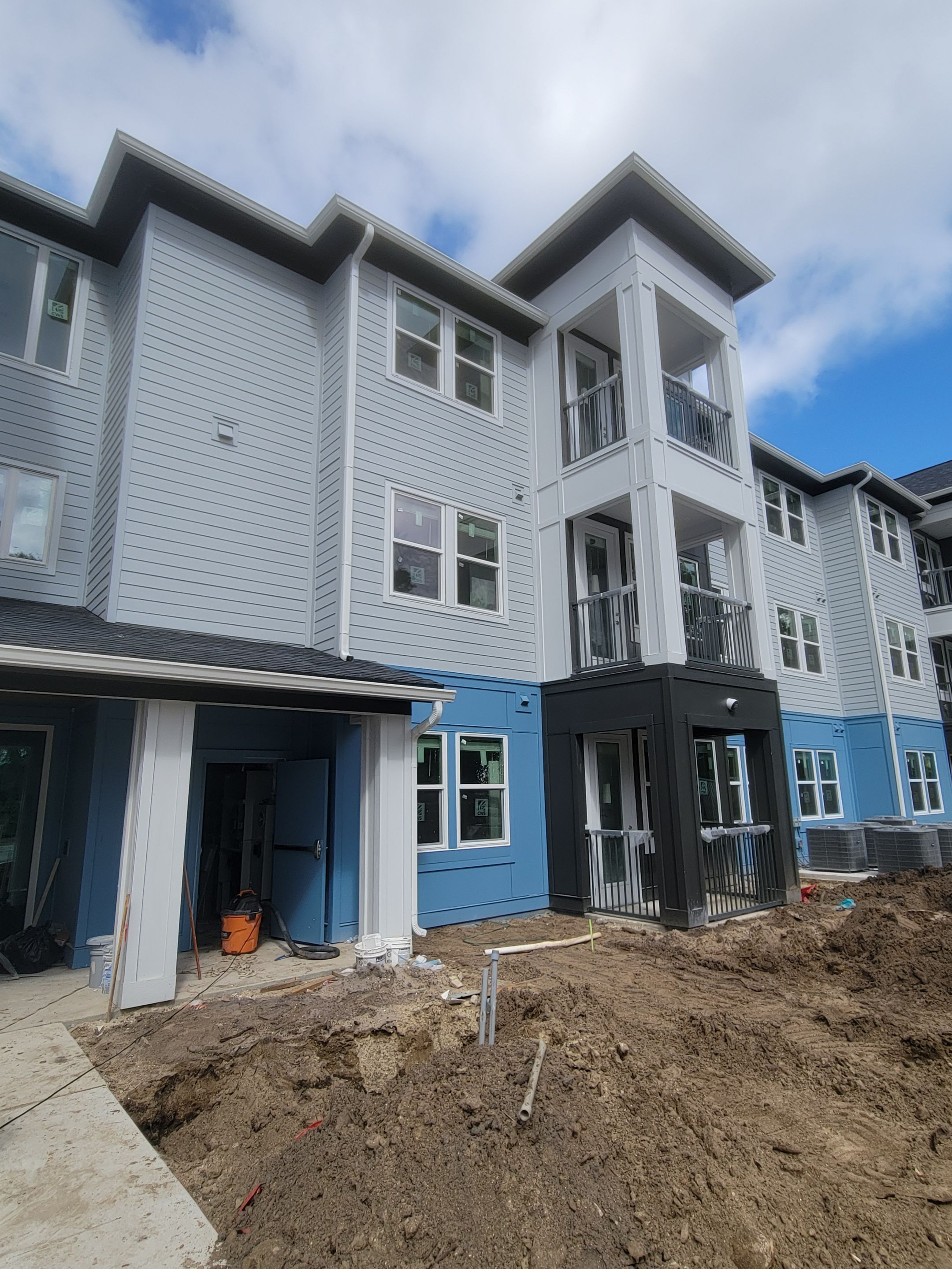 7-Inch Seamless Gutters for Large Roofs in Daytona Beach FL by Gutter Professors