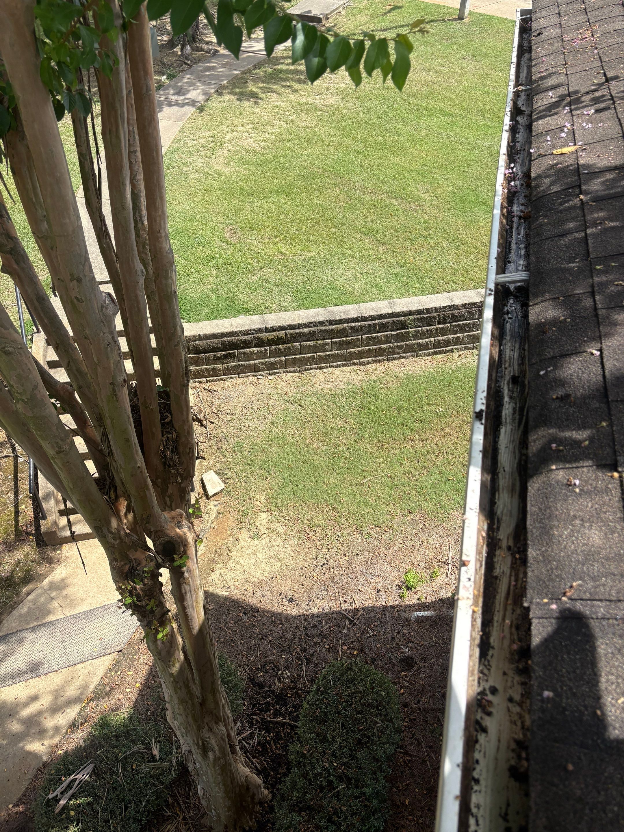 Commercial gutter cleaning Ridgeland, MS after photo with clean gutters