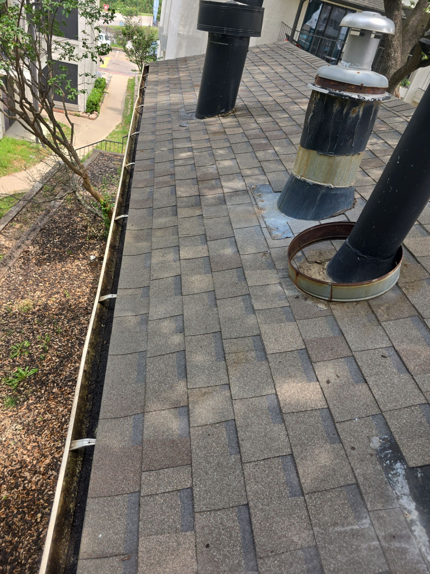 Commercial gutter cleaning Dallas & Fort Worth after photo with clean gutters