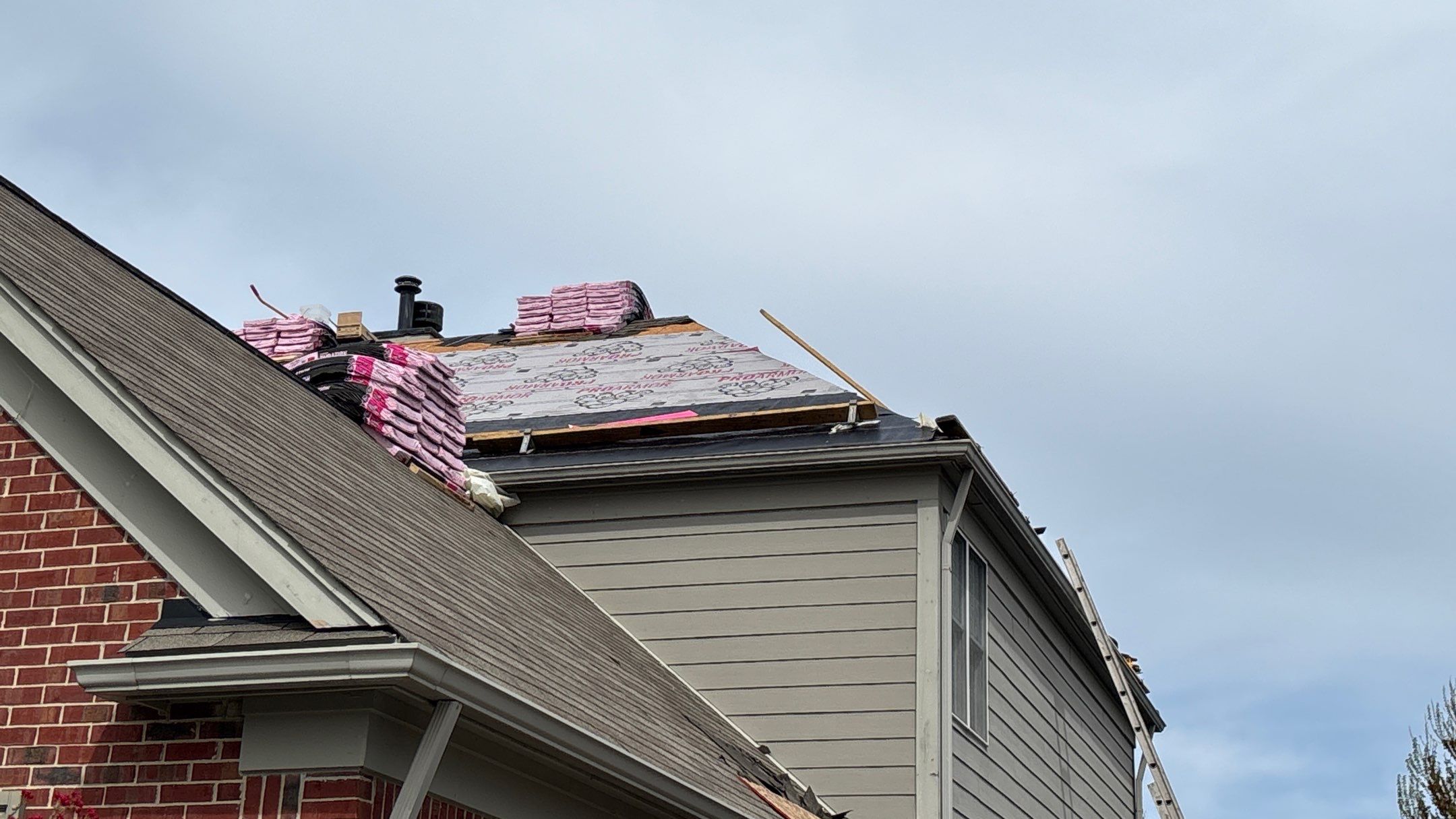 Roof Replacement using Owens Corning Onyx Black by 180 Contractors