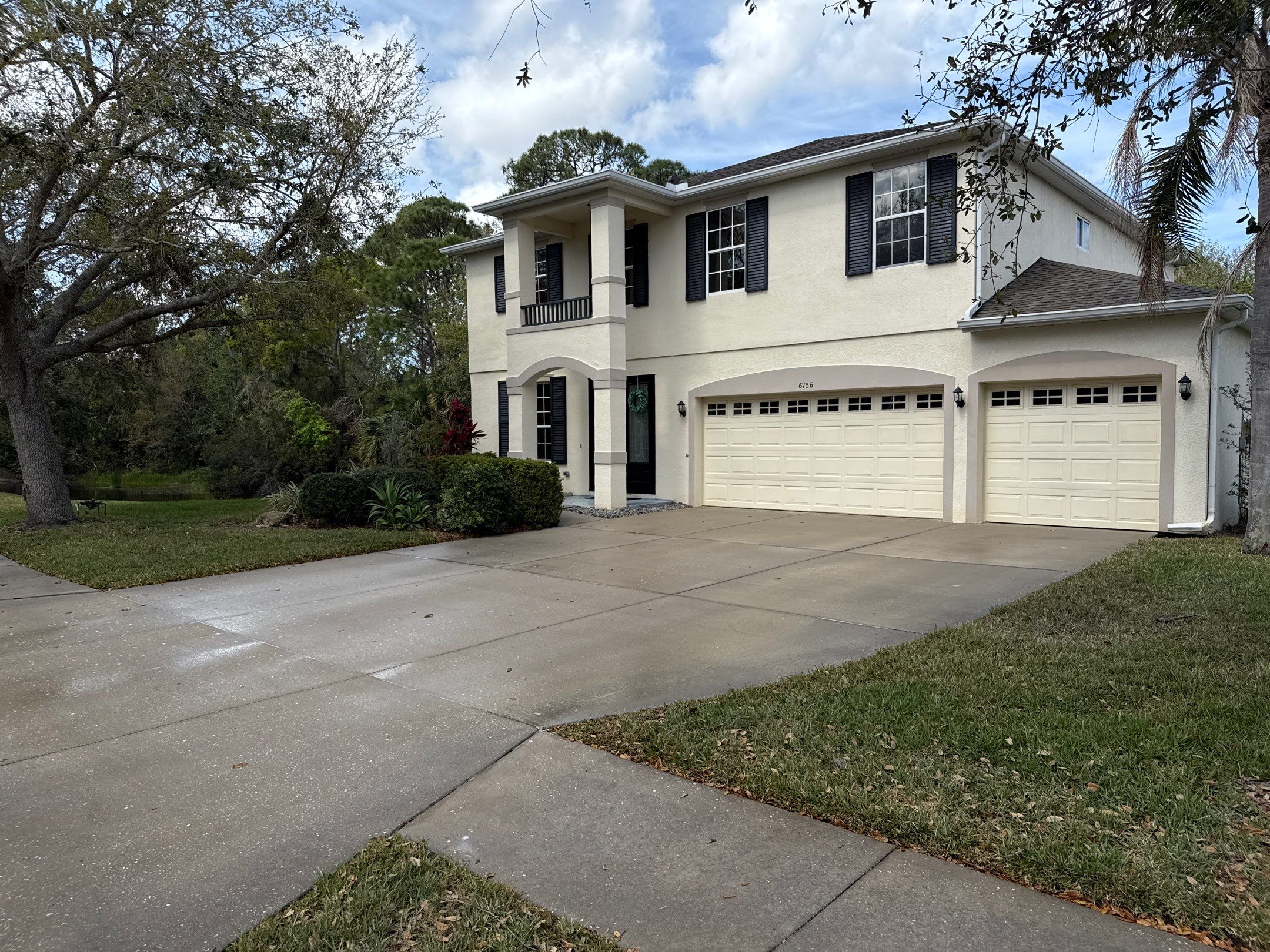 Barrington Ridge 2-Story House & Driveway Cleaning – Before & After Transformation! by Sunshine AquaWash