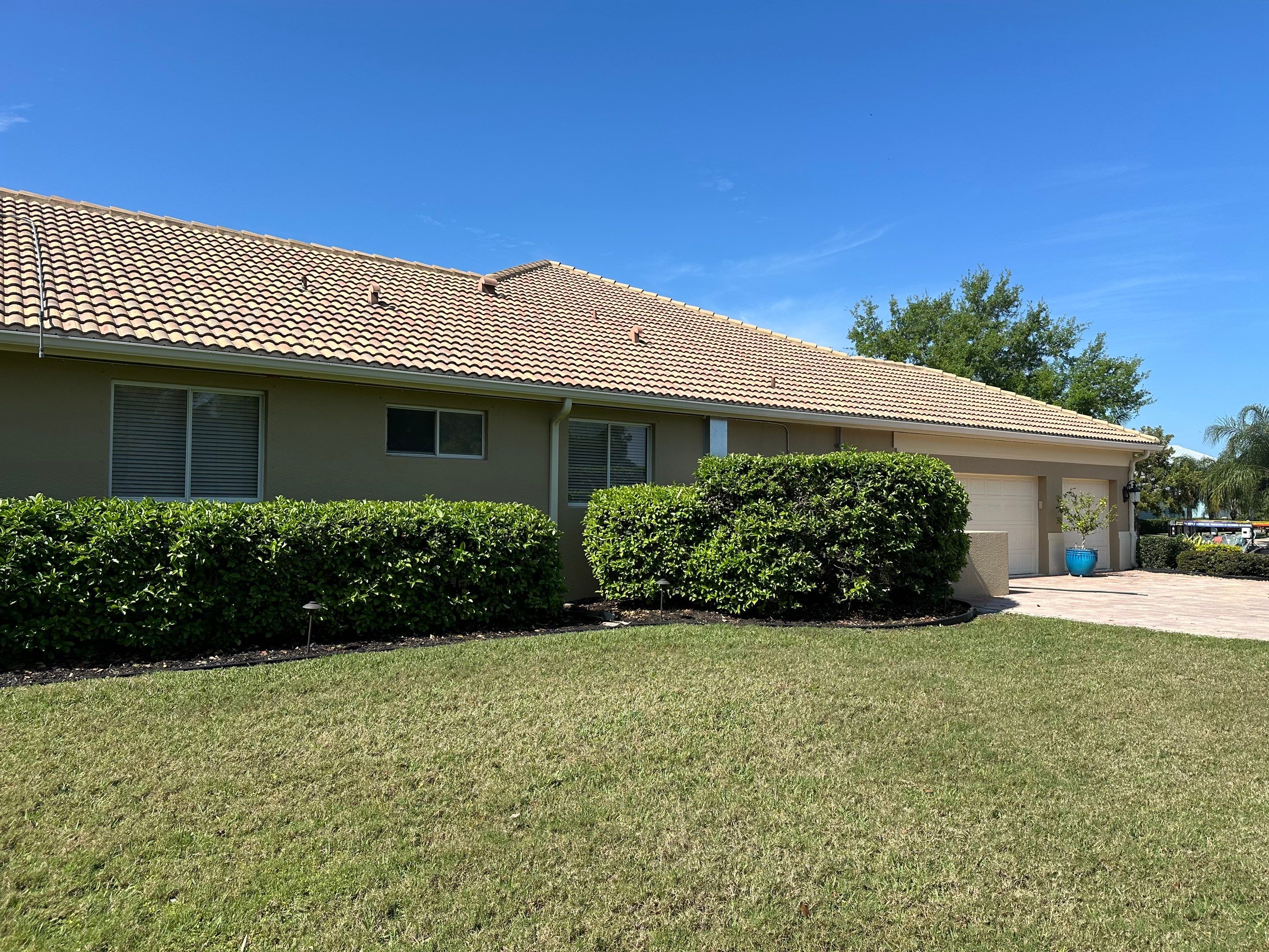 Concrete Tile Roof Cleaning in Winding River Community, Bradenton, FL | Sunshine AquaWash by Sunshine AquaWash