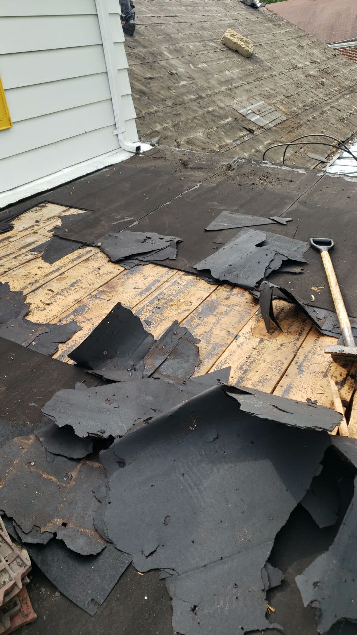 ATLAS PINNACLE COLOR: WEATHERED SHADOW DRIP EDGE: WHITE by Eagle Eye Roofing