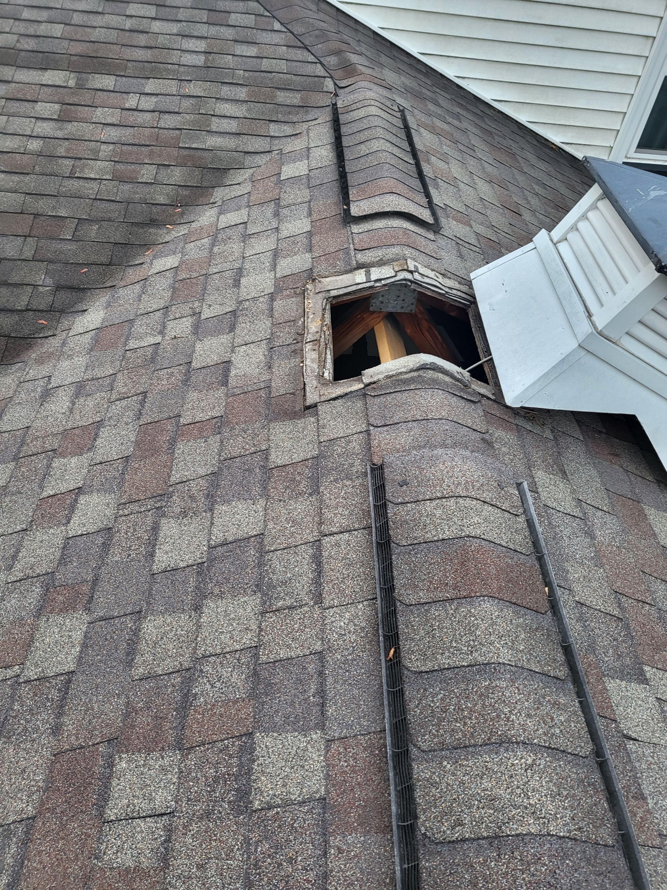ATLAS PINNACLE COLOR: WEATHERWOOD DRIP EDGE: WHITE by Eagle Eye Roofing