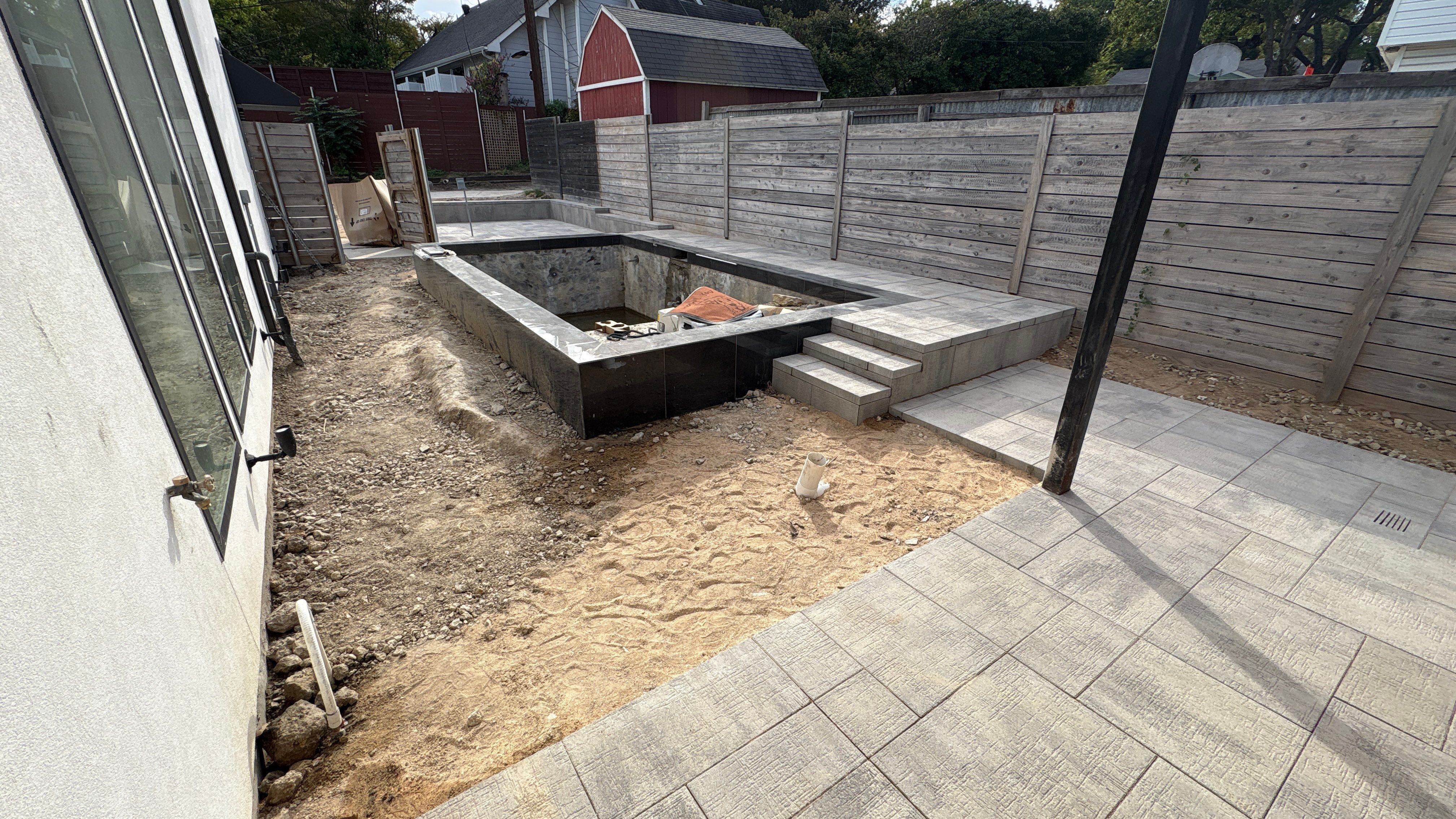 Modern Raised Spool by Pinnacle Pools and Spas - DFW