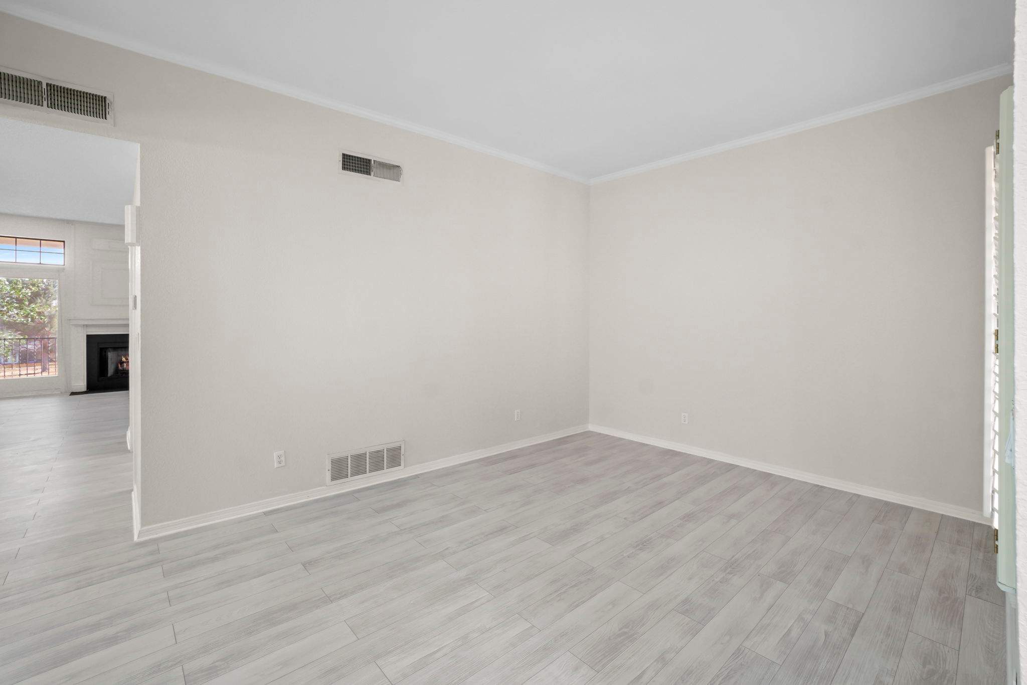 Luxury condo remodel by the golf course by Castro Brothers Solutions