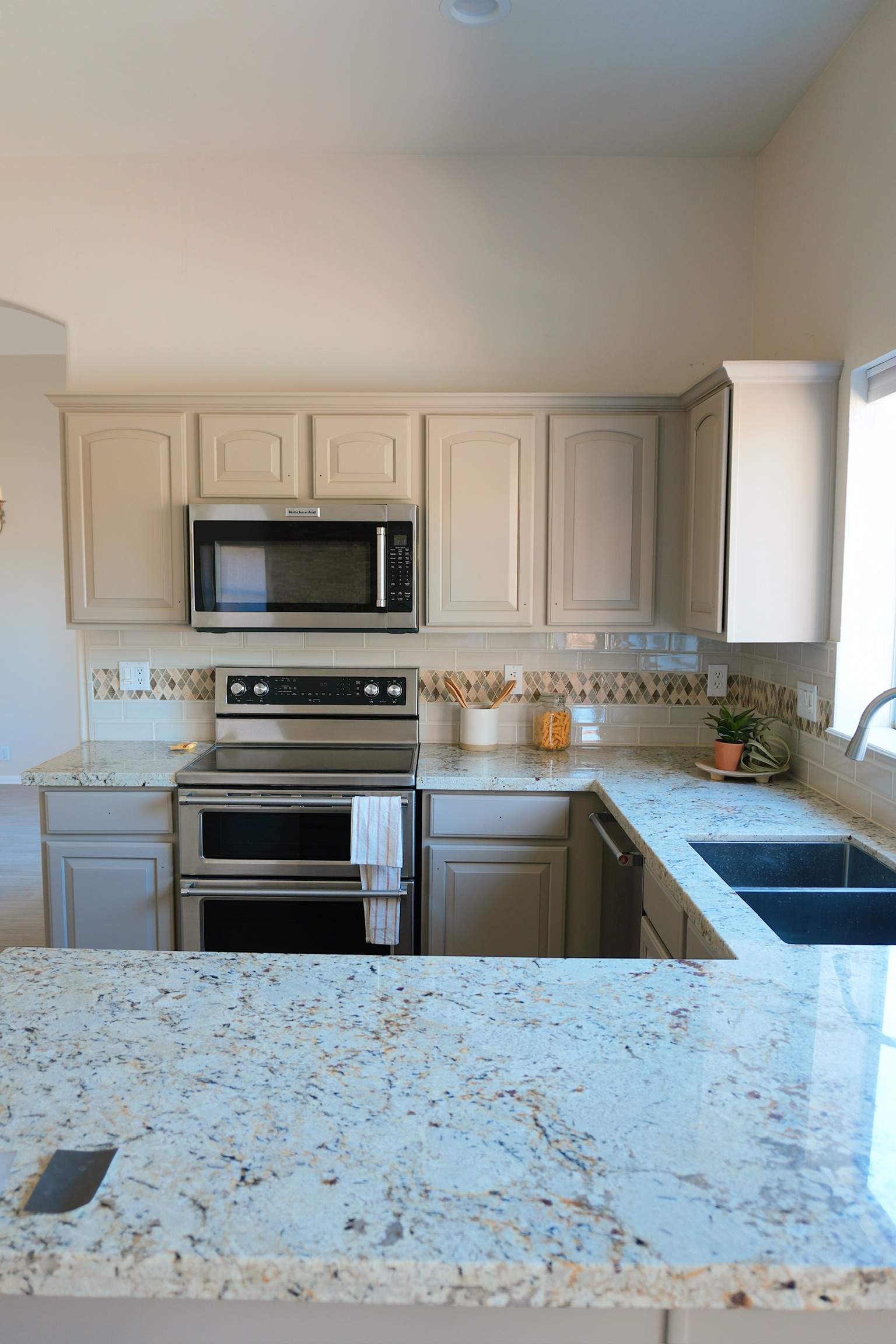 Mission Cove Ln - Cabinets by Kowalski Painting