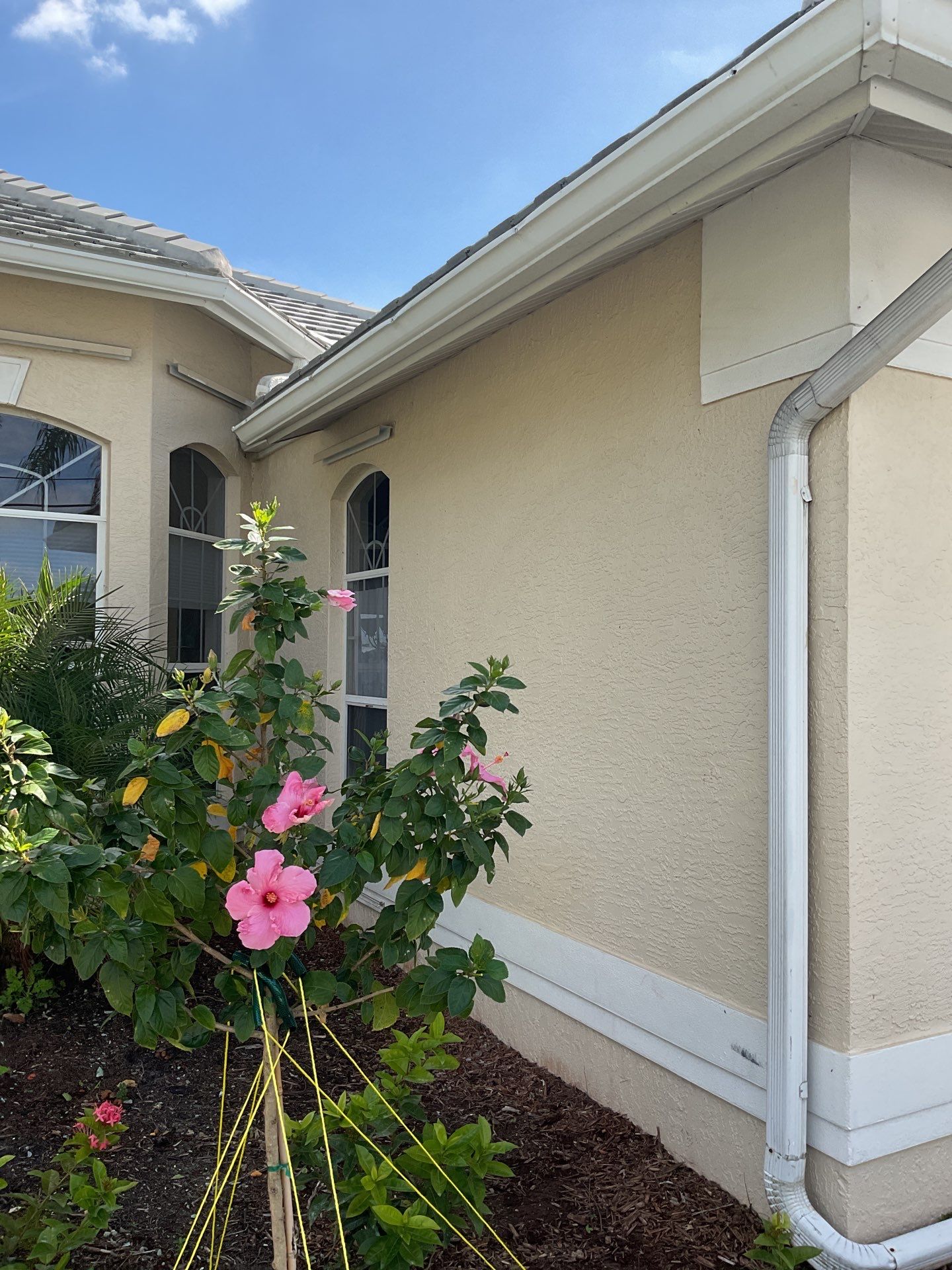 Seamless Gutters using Splash Guard in Cape Coral FL by Gutter Professors