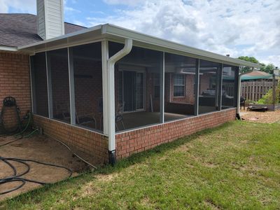 Screen Room in Milton w/Brick Kneewall