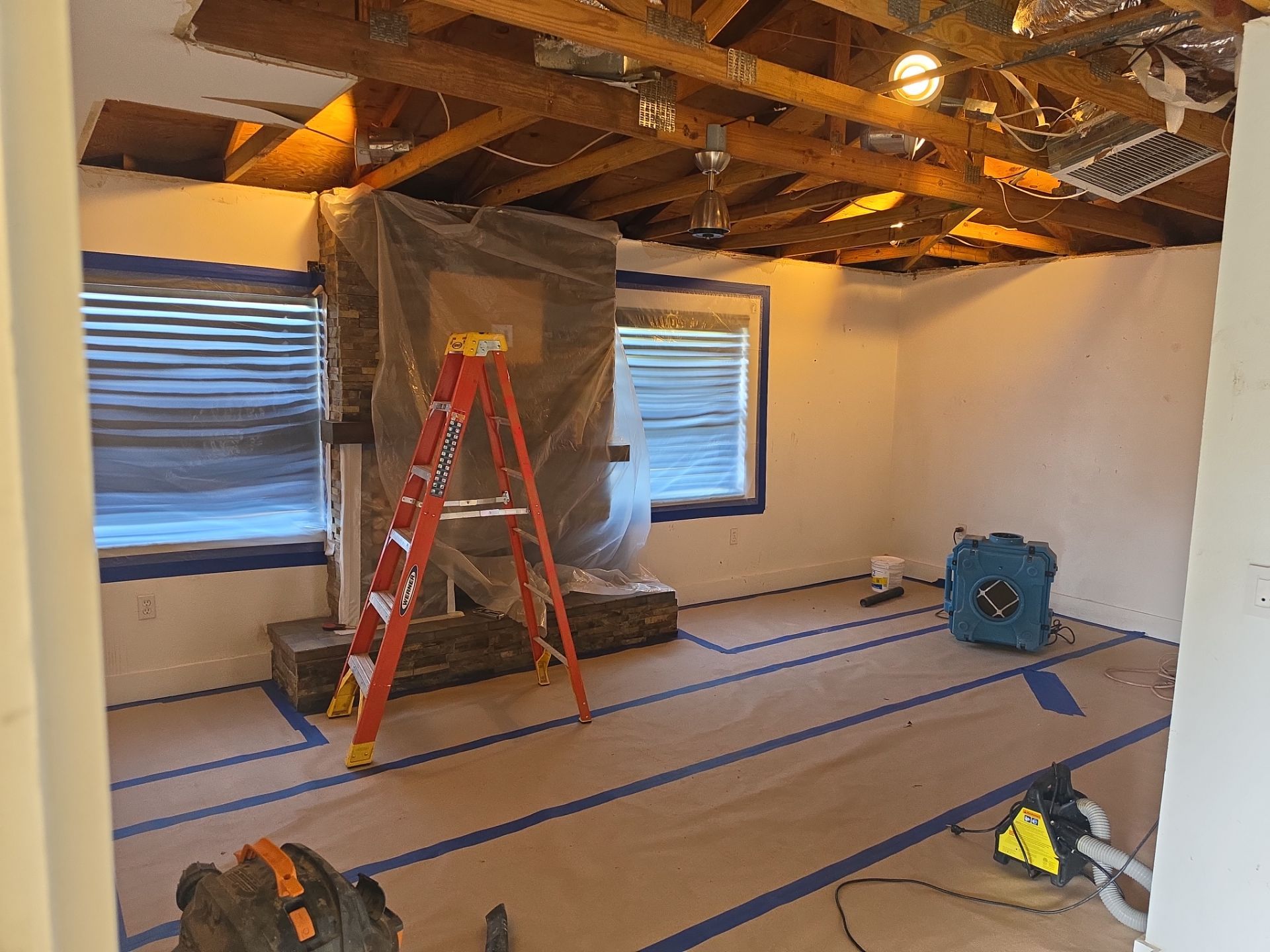 Windstorm Damage & Multi-Room Water Mitigation in St. Petersburg by Right On Time Restoration