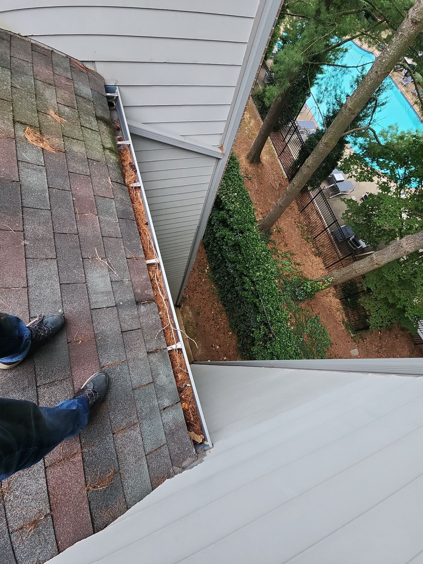 Commercial gutter cleaning Rockville & Bethesda, MD before photo with filled gutters