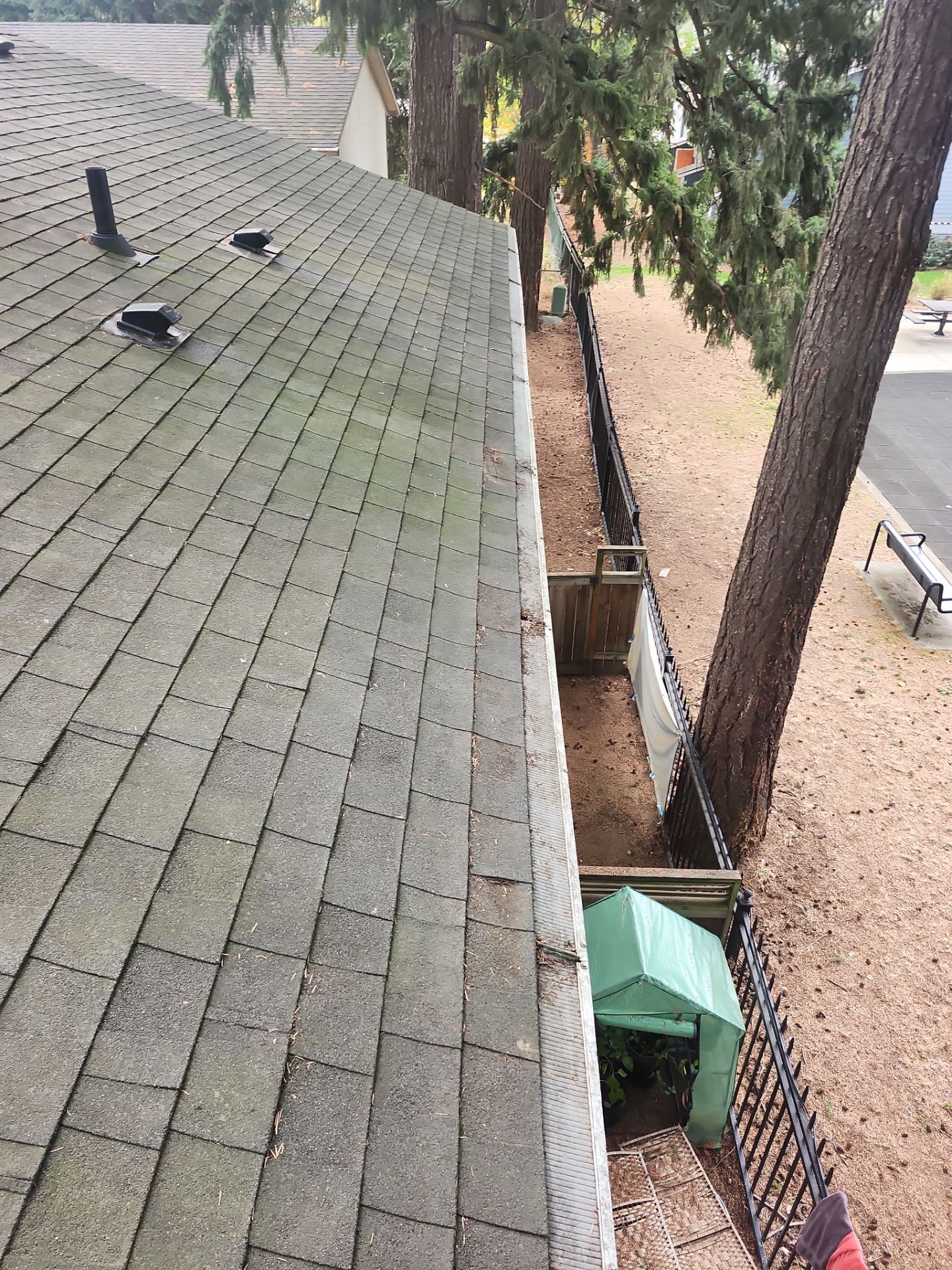 Commercial gutter cleaning Portland, OR after photo with clean gutters