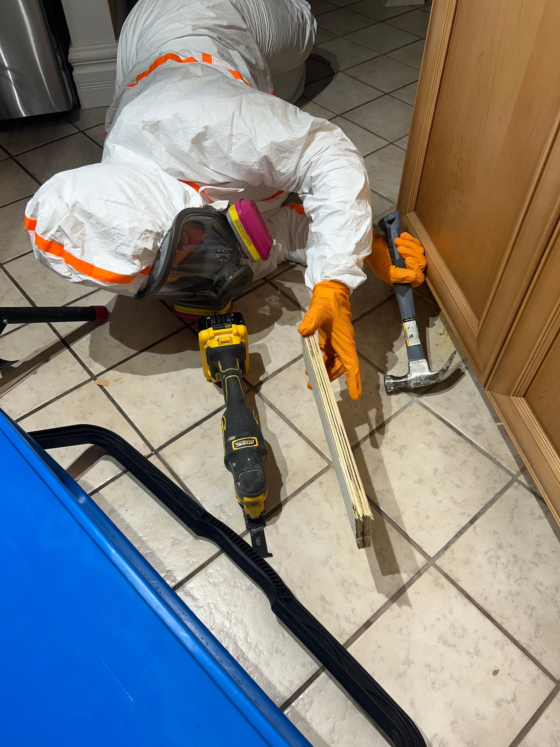 Suicide, Gunshot to the Chest, Living Room in Fort Myers by Sadie’s Pro Cleaning