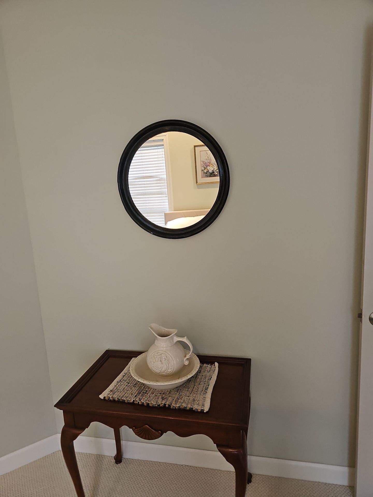 Art & Mirror Hanging Projects by Hangman Mounting & Installation 