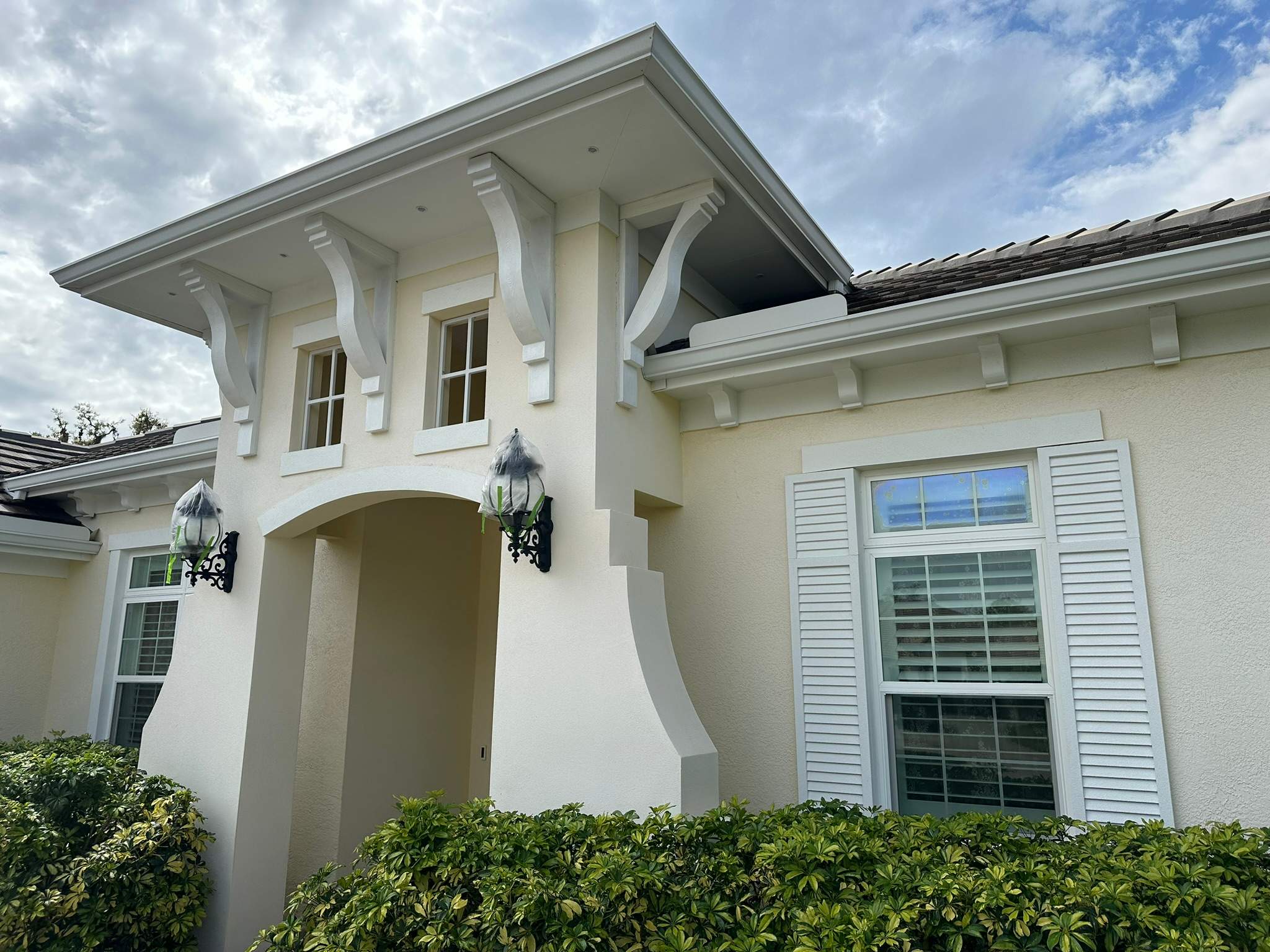 House Wash & Pool Screen Enclosure Cleaning in Winding River Community, Bradenton, FL | Sunshine AquaWash by Sunshine AquaWash