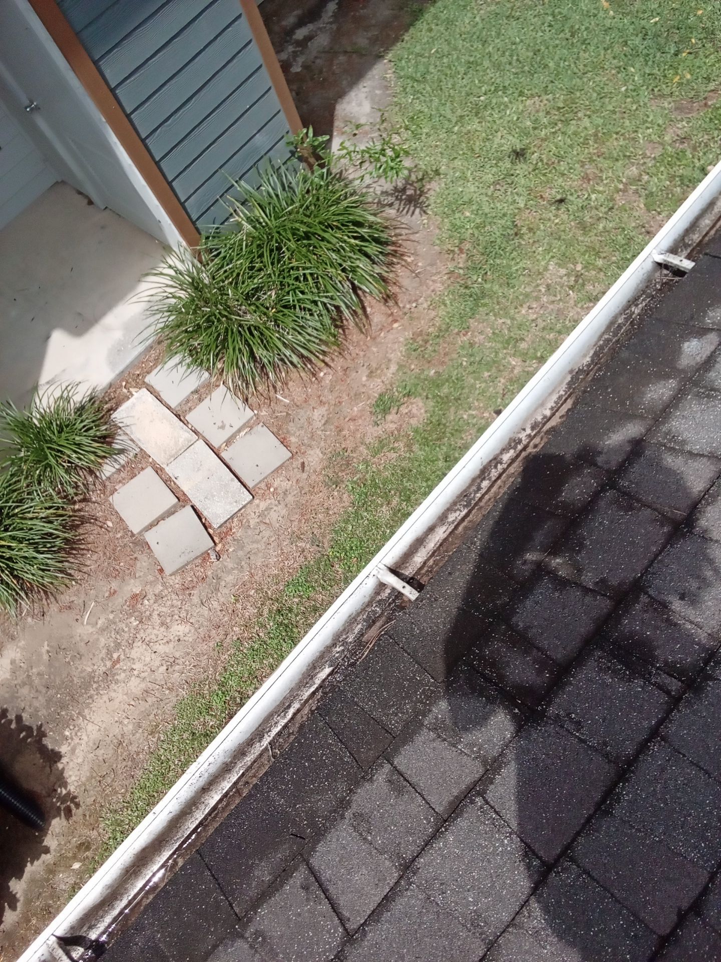Commercial gutter cleaning Beaumont & Port Arthur after photo with clean gutters