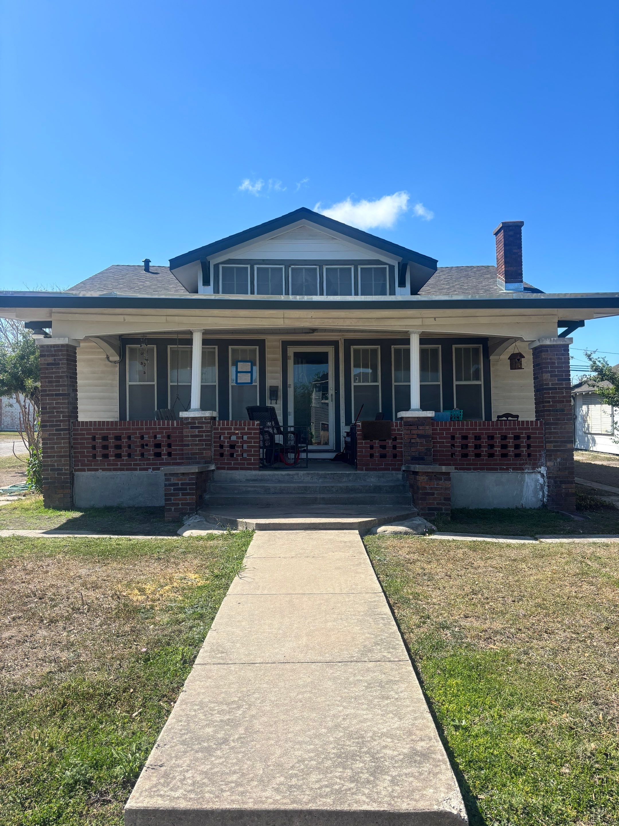 Mid-Century Bungalow by Bayfront Roofing and Construction