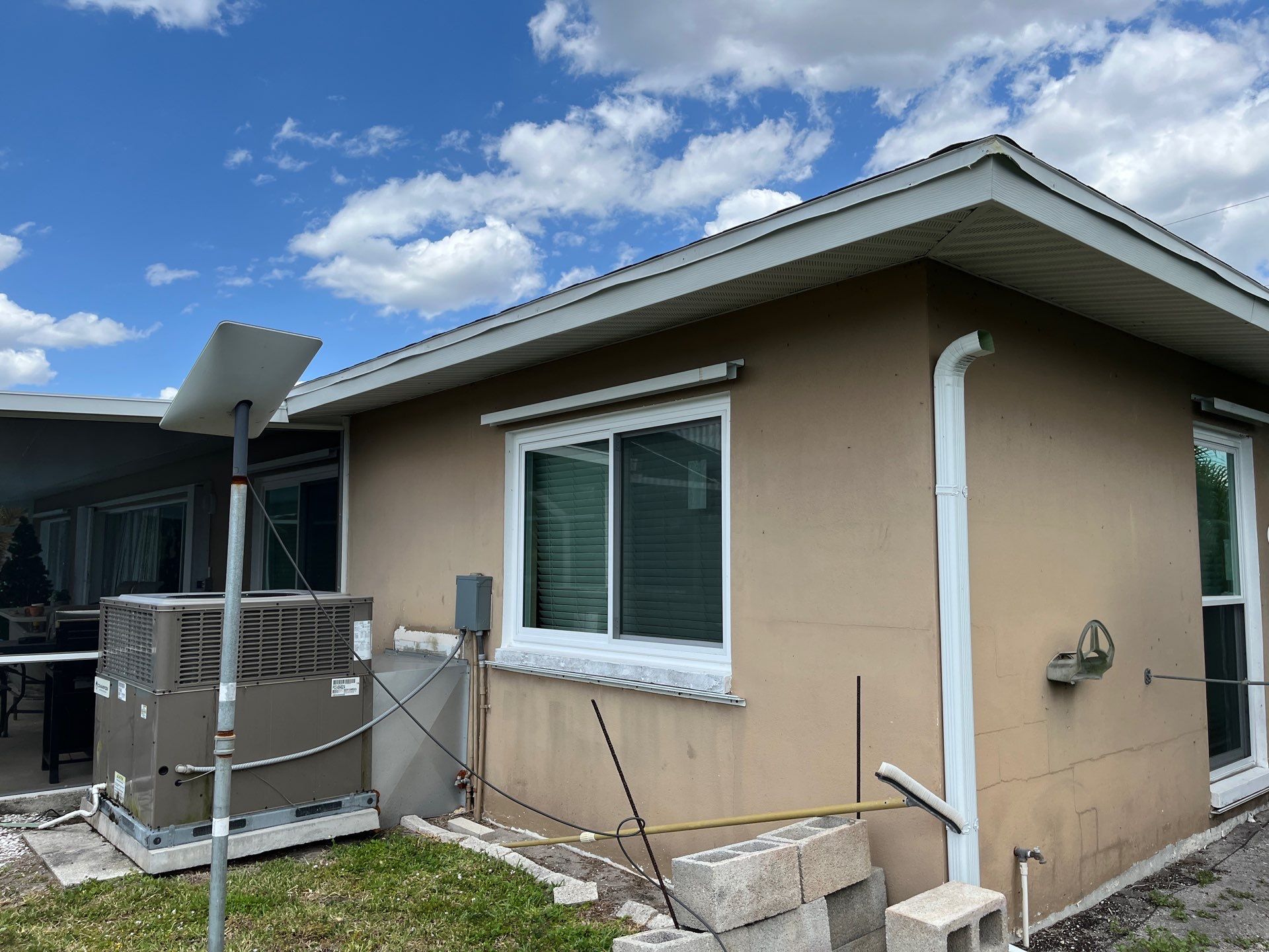 White K Style Seamless Gutters using 6 Inch Seamless Gutters in Cape Coral FL by Gutter Professors