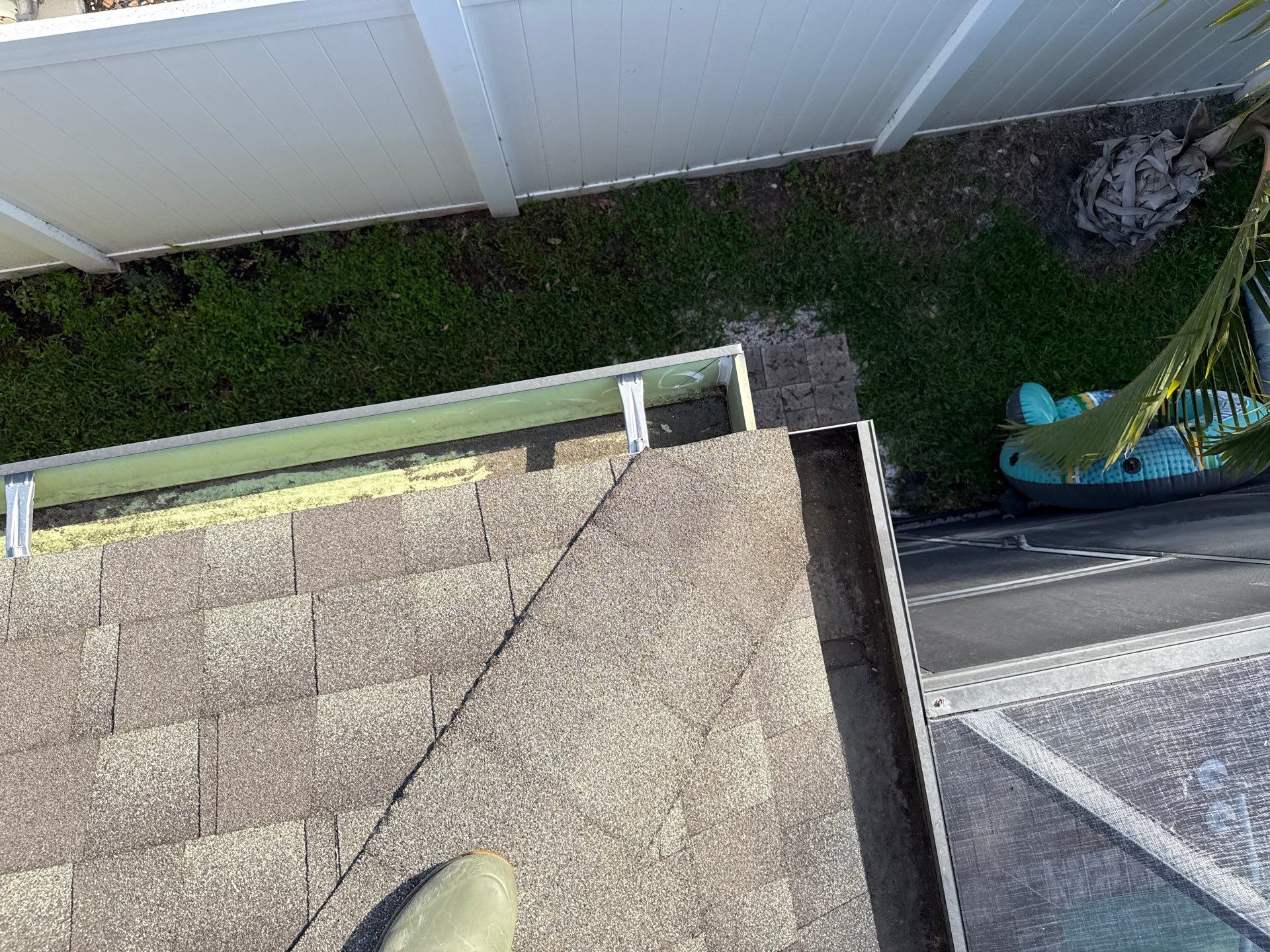 Gutter Cleaning Over Screen Enclosure – Greenbrook Village, Lakewood Ranch, FL by Sunshine AquaWash