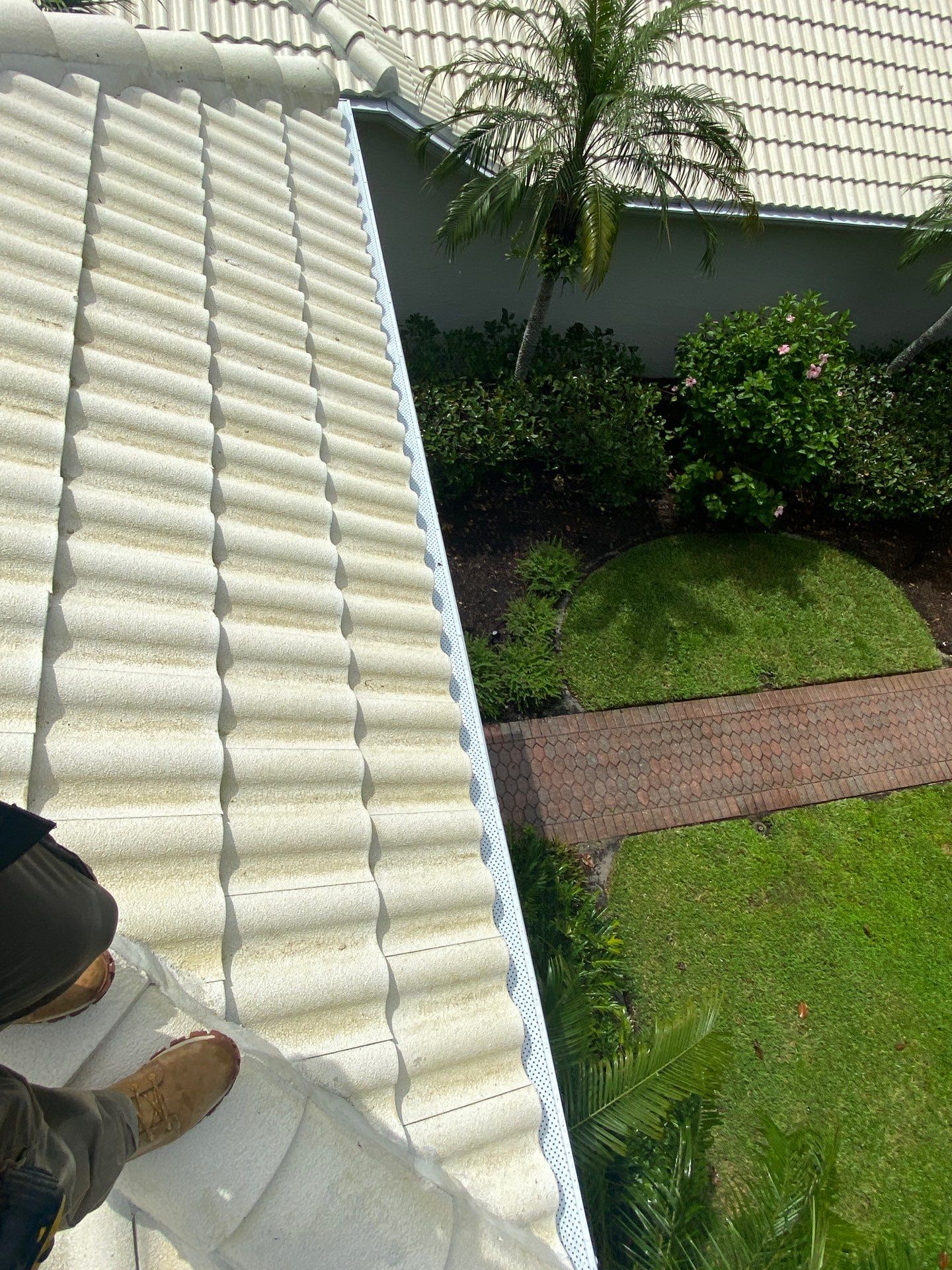 Leaf Guard using Gutter Guards for Florida Home by Gutter Professors