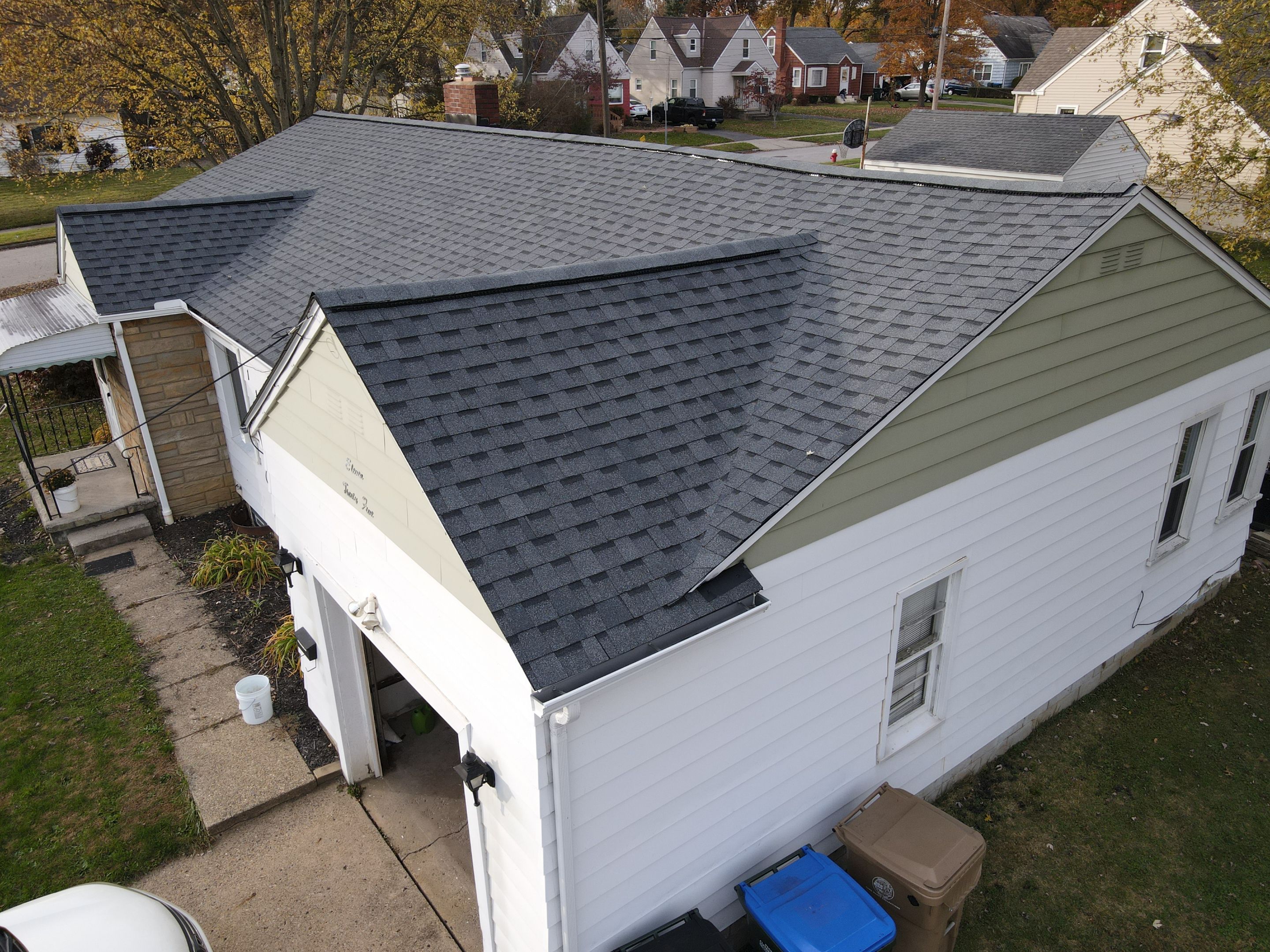 Brand: Atlas Pinnacle Color: Pristine Scotchgard Pewter Drip: White by Eagle Eye Roofing