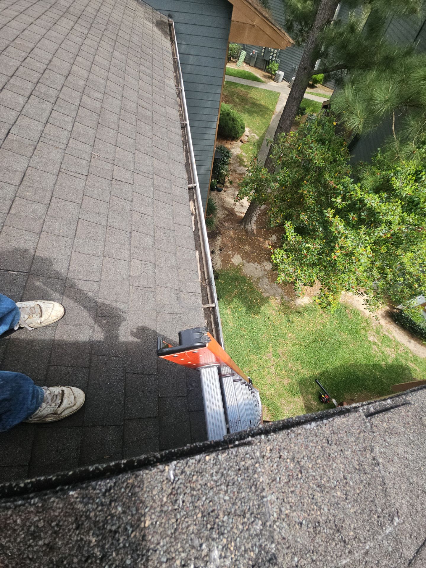 Commercial gutter cleaning Beaumont & Port Arthur after photo with clean gutters