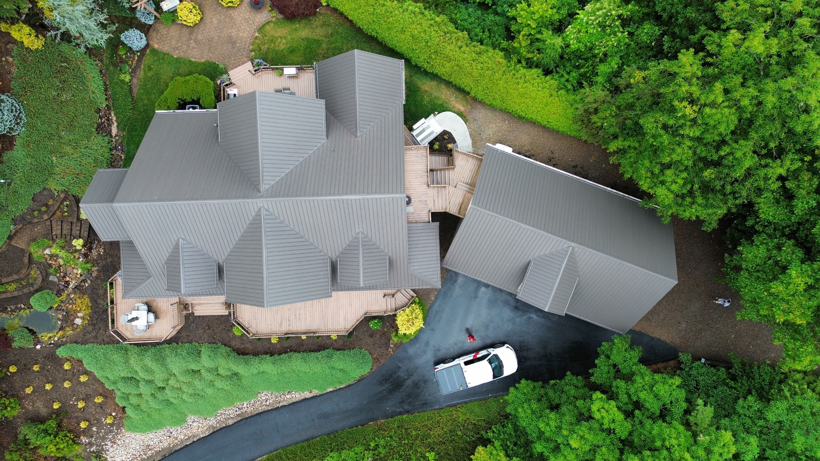 James Residence by Omnia Roofing