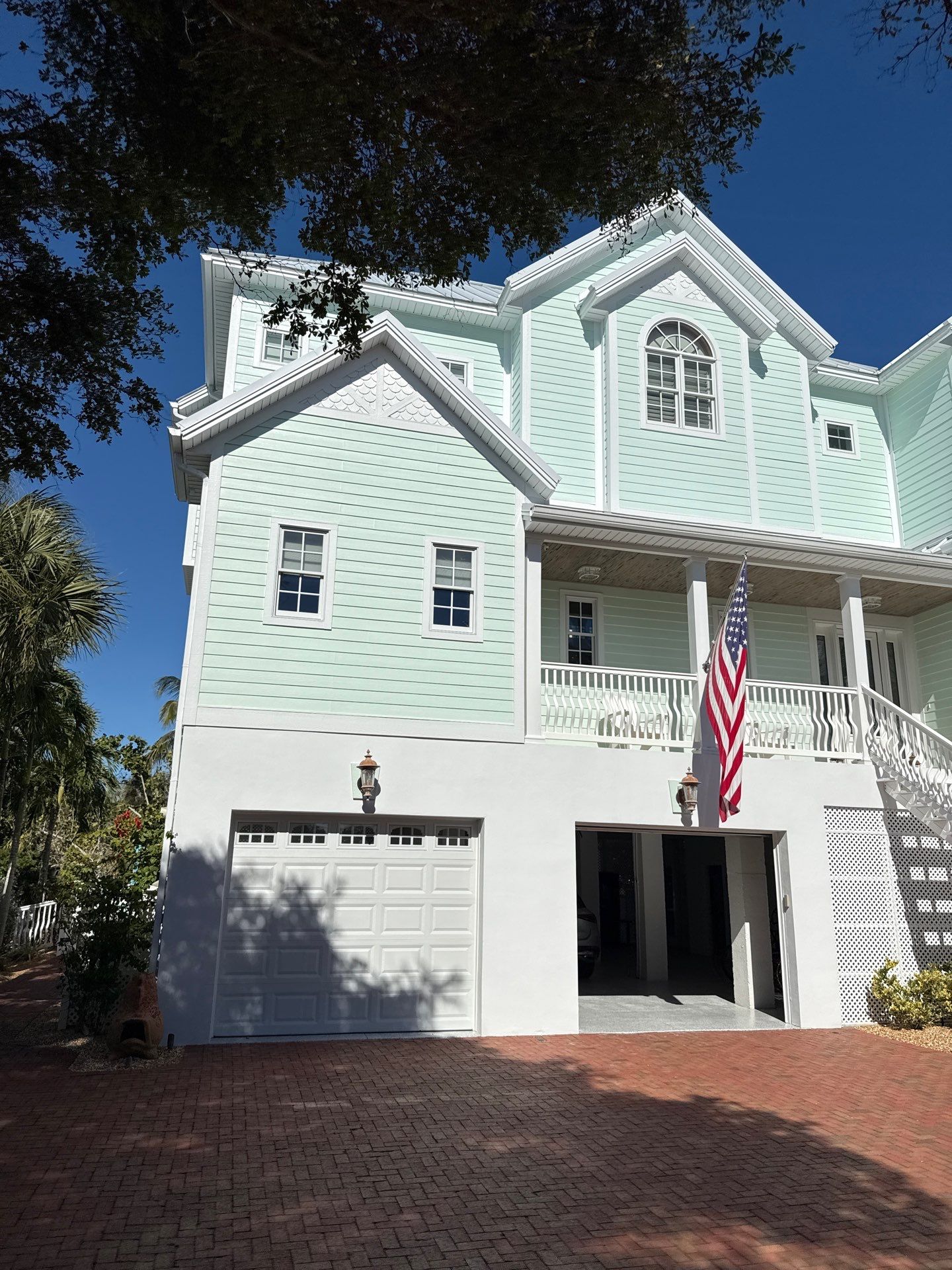 White K Style Seamless Gutters using 6 Inch Seamless Gutters in Siesta Key FL by Gutter Professors