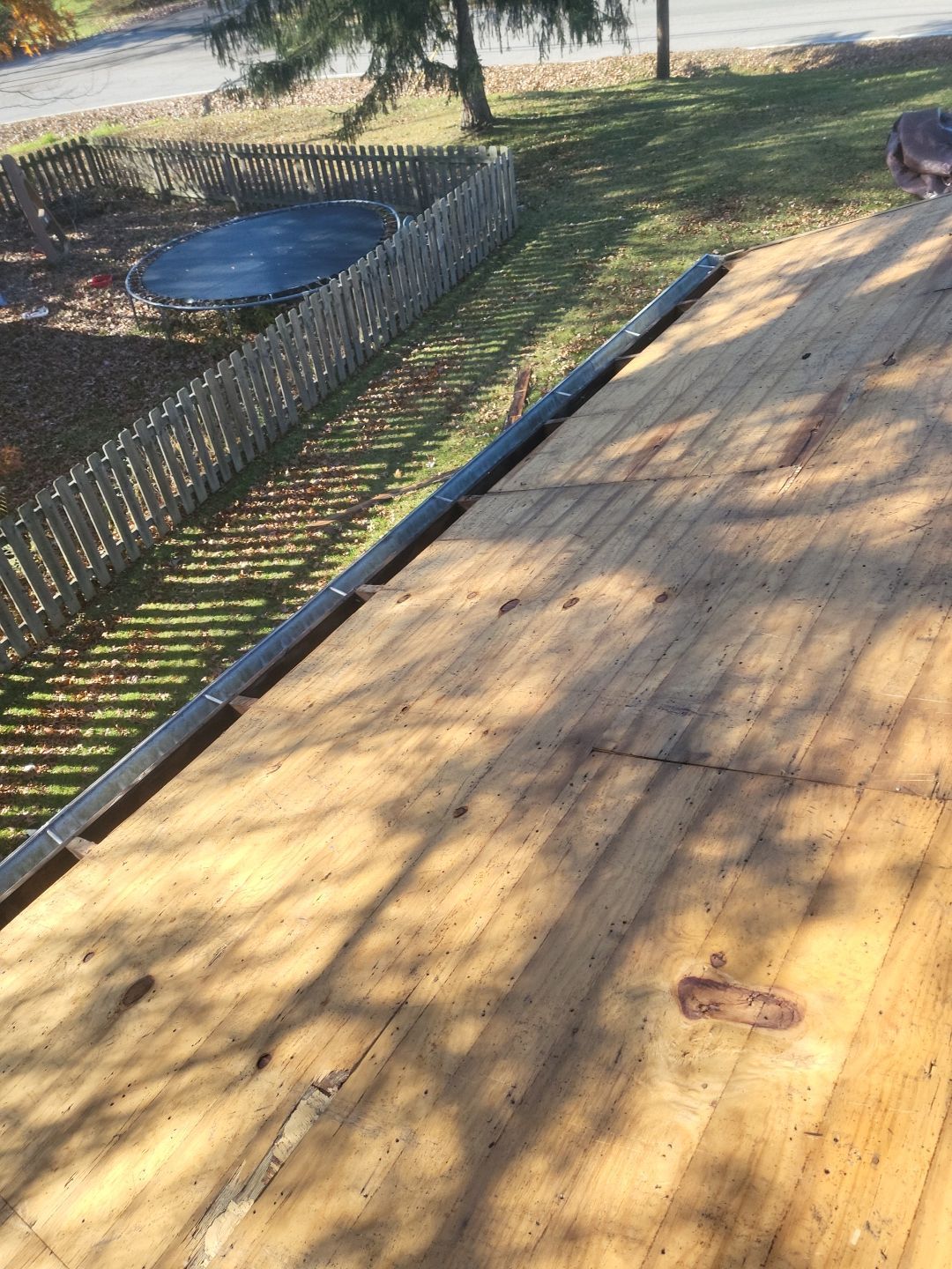 ATLAS PINNACLE COLOR: BLACK SHADOW DRIP EDGE: WHITE by Eagle Eye Roofing