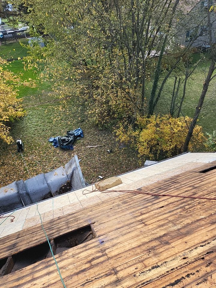 Brand: Atlas Pinnacle Color: Pristine Black by Eagle Eye Roofing