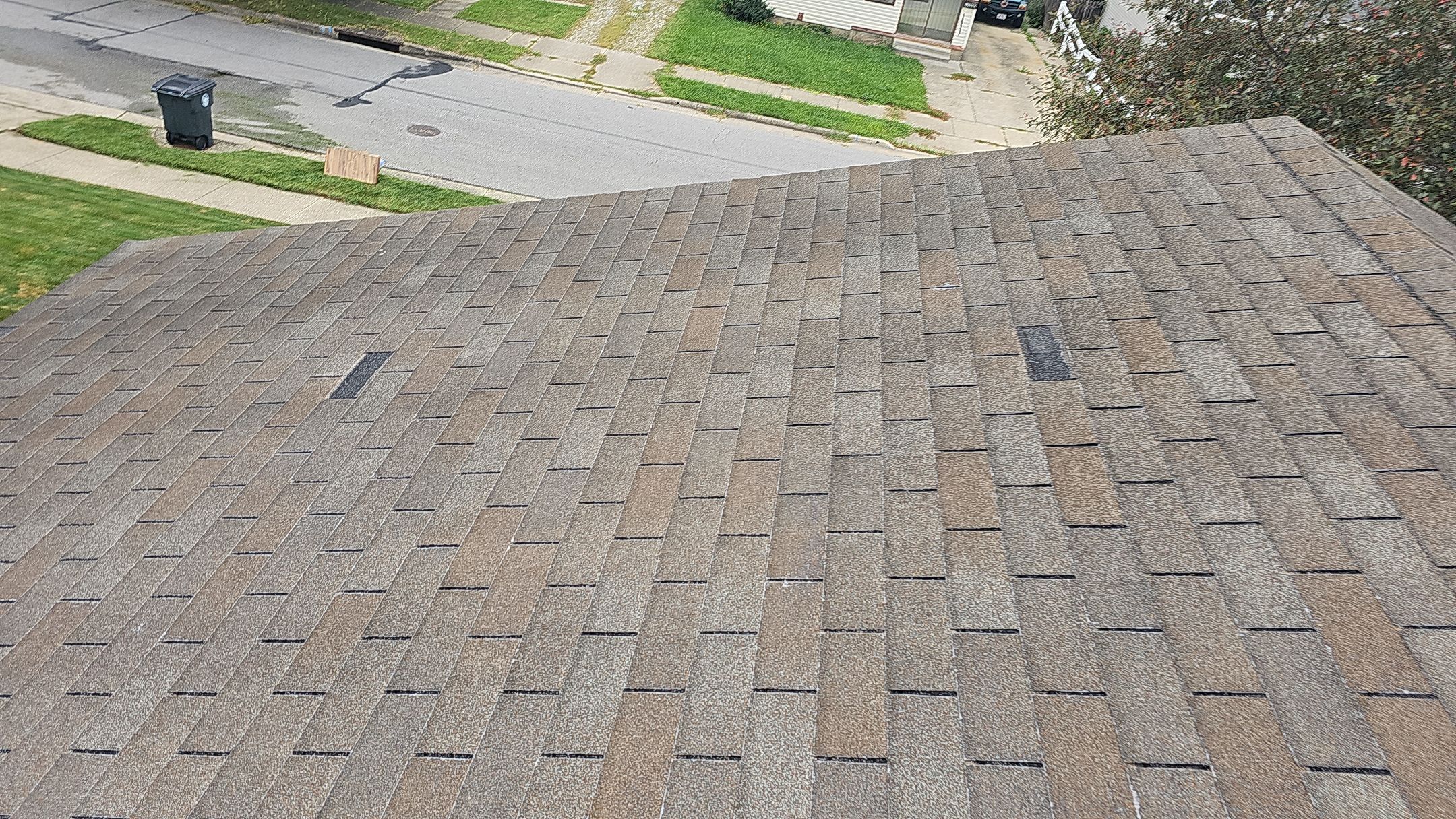 Atlas Pinnacle, Color: Oyster Shell, Drip Edge: White by Eagle Eye Roofing